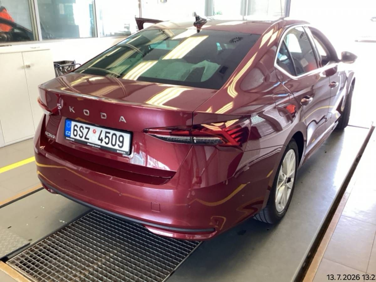 Škoda Octavia, Top Selection 1,5 TSI 110kW MT - fotka 3