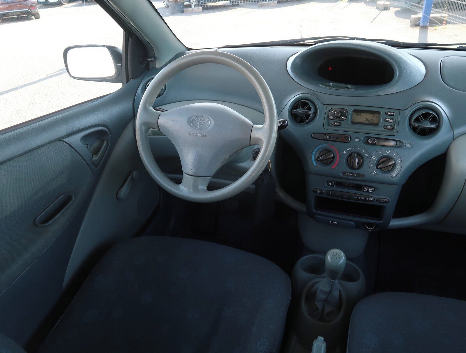 Toyota Yaris, 1.3, po STK, oblíbený vůz - fotka 6