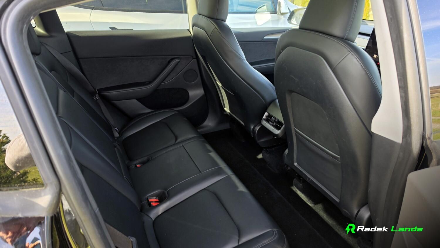 Tesla Model Y, RWD 60 kWh, LFP - fotka 4