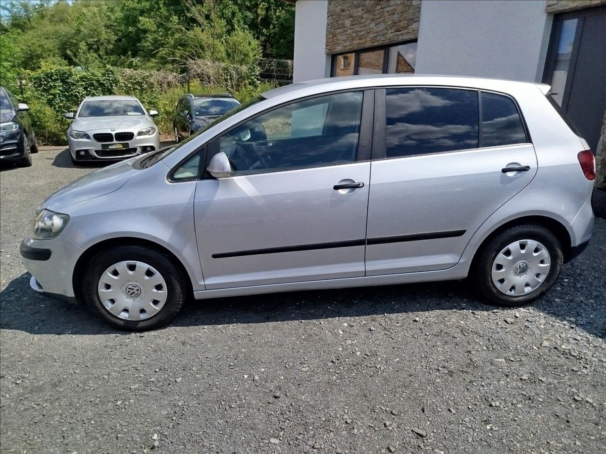 Volkswagen Golf Plus, 1,4 i 55kW, NÍZKÝ NÁJEZD - fotka 3