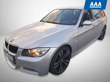 318 i, Kožené sedačky