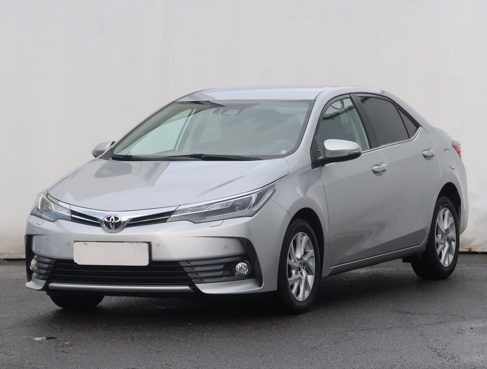 Toyota Corolla, 1.6 Valvematic, ČR,1.maj - fotka 2