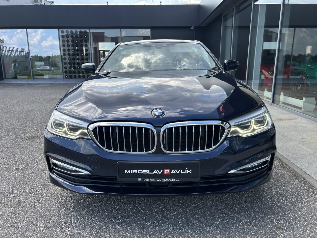 BMW Řada 5, 5540i xDrive Luxury Line - fotka 2