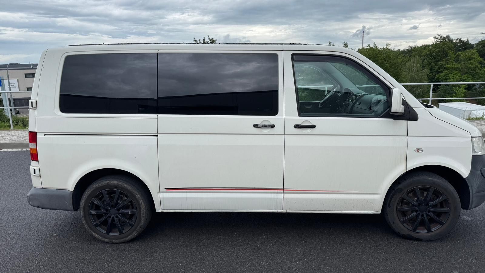 Volkswagen Transporter, T5, 2009, 1.9 TDI 75kW, 9míst - fotka 2
