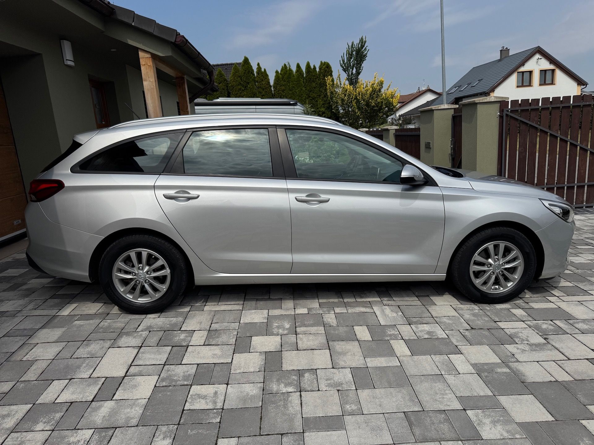 Hyundai i30, 1.4 T-GDi 103kW ČR !60.000km! - fotka 2
