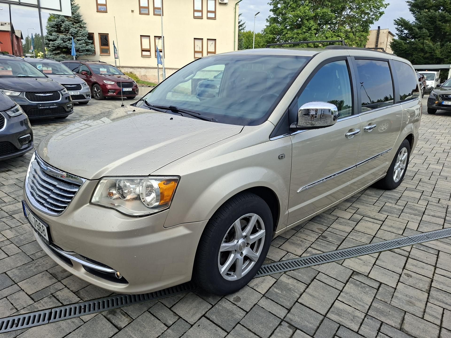Chrysler Town & Country, 3,6L 7míst, LPG, tažné, 2xkola - fotka 3