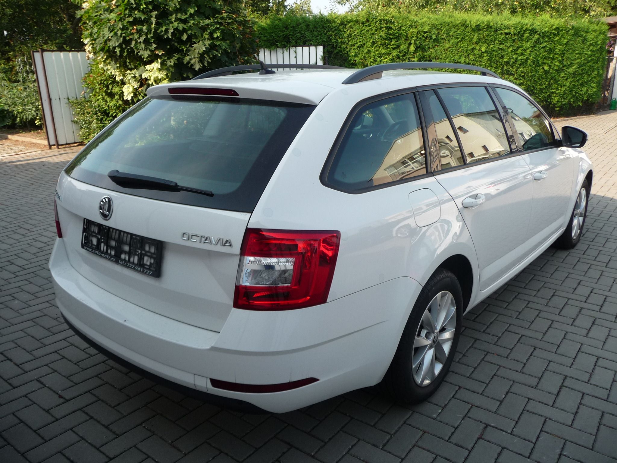 Škoda Octavia, 1.0 TSi 85kw DSG Business 1.ma - fotka 4