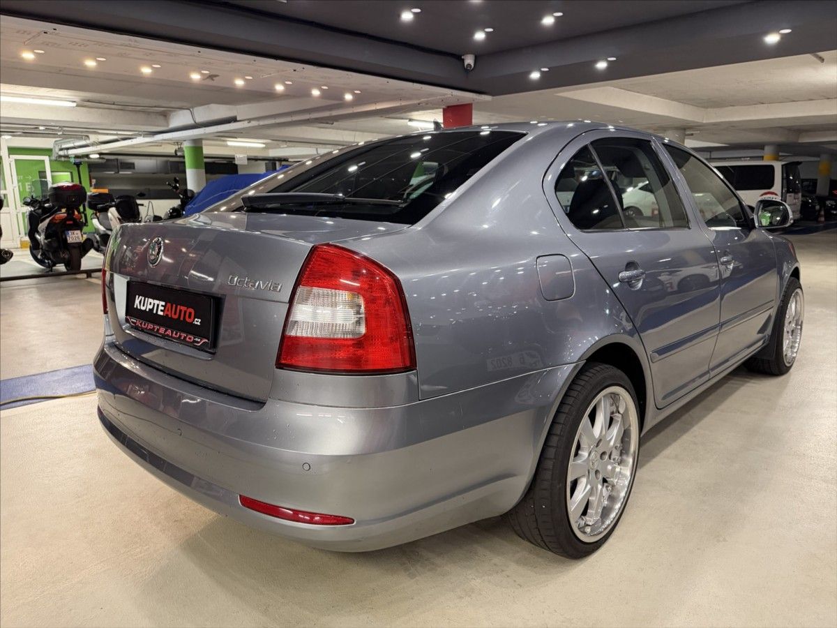 Škoda Octavia, 1,4 TSI  Ambiente - fotka 6