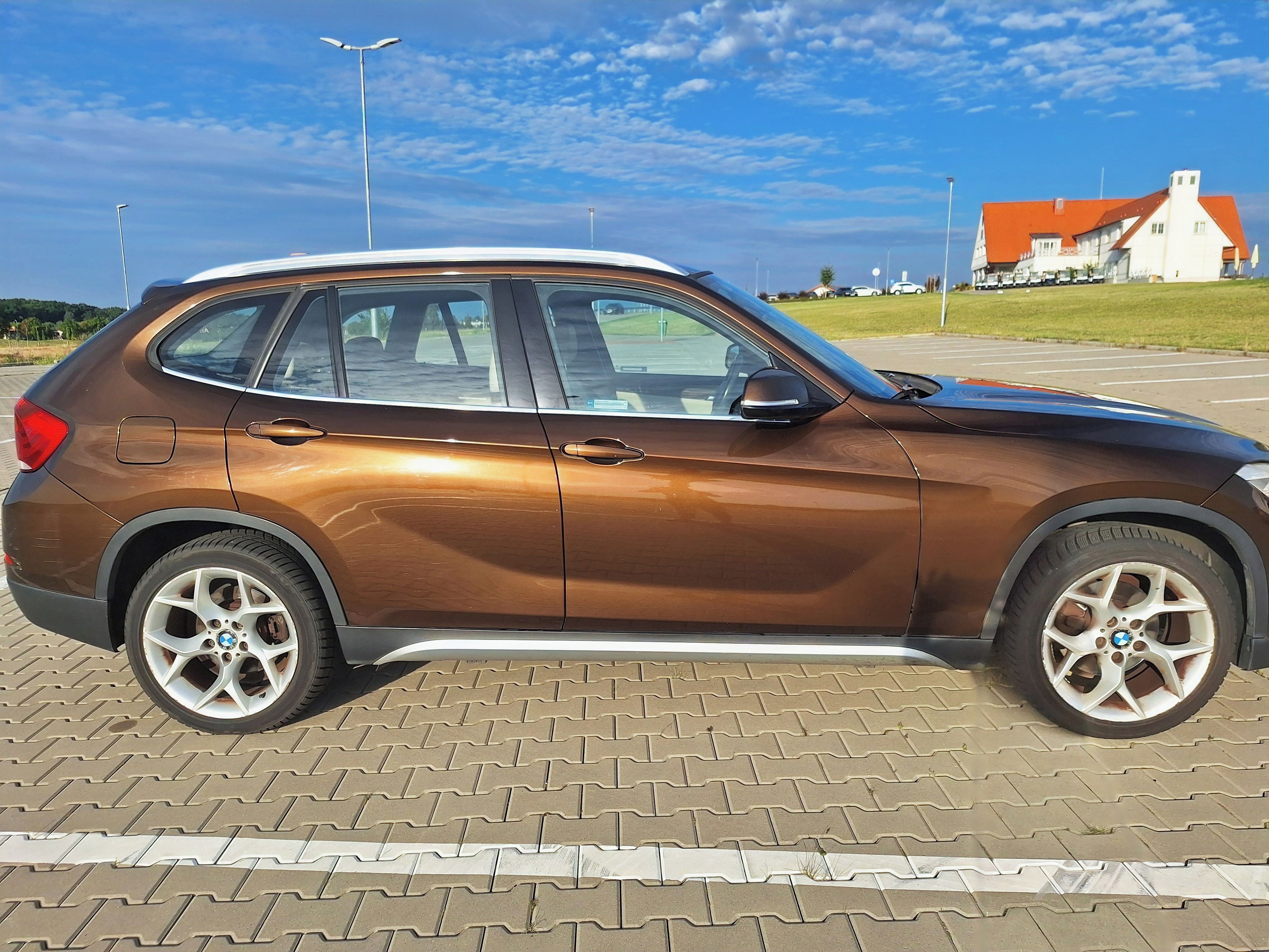 BMW X1, xDrive20i, 135 kW, 4x4, xLine - fotka 3