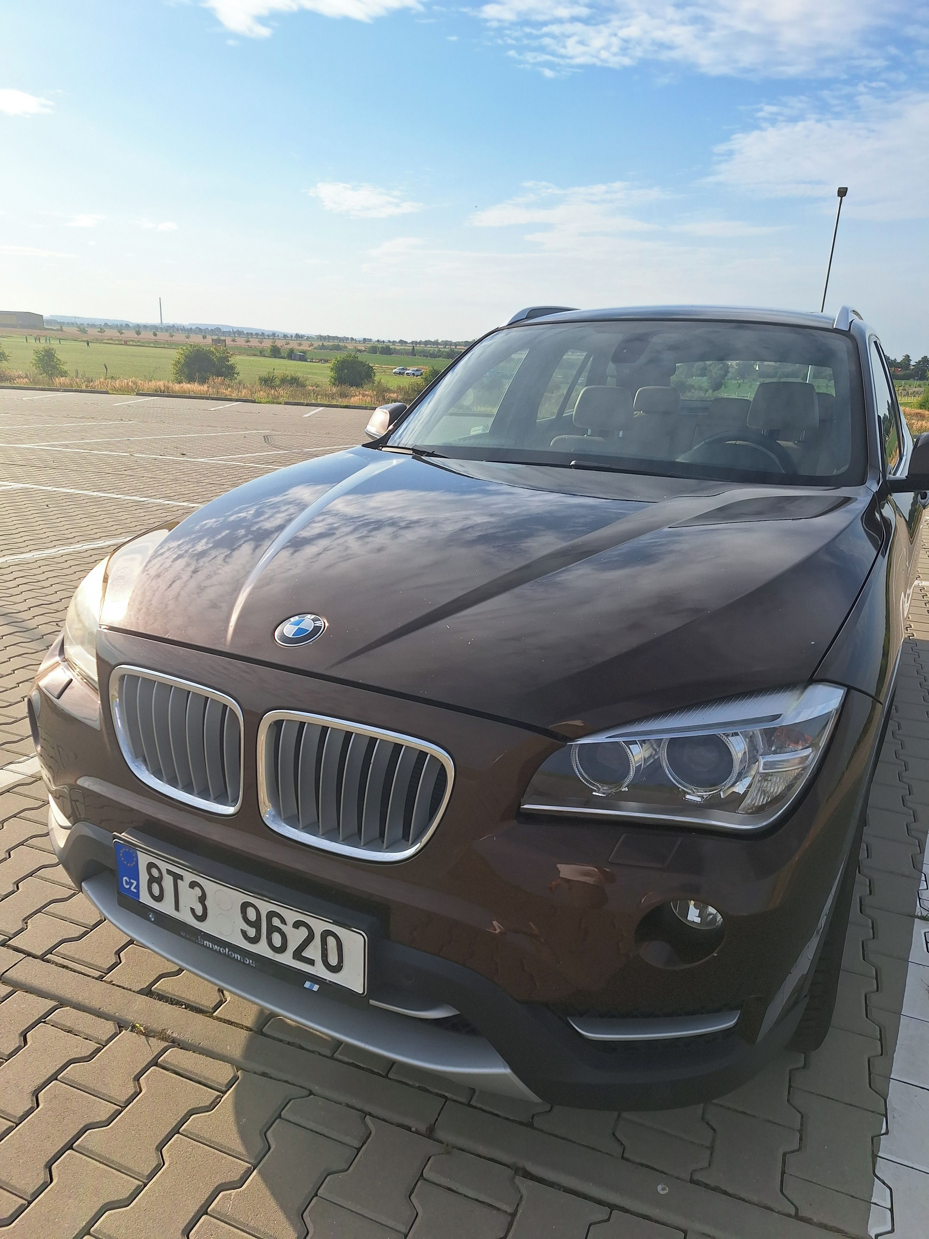 BMW X1, xDrive20i, 135 kW, 4x4, xLine - fotka 4
