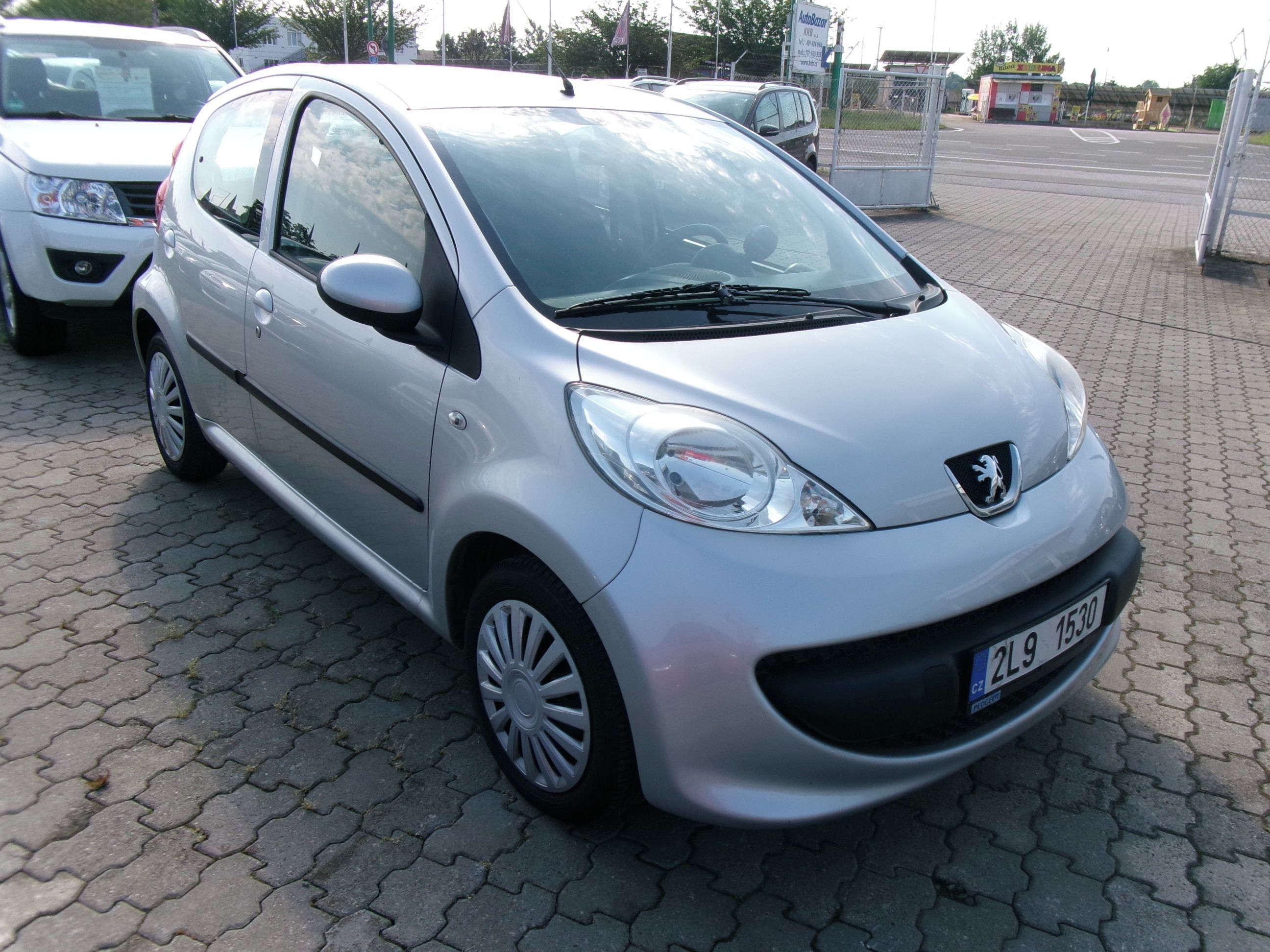 Peugeot 107, 1.0i 50kw,CZ,2x kola