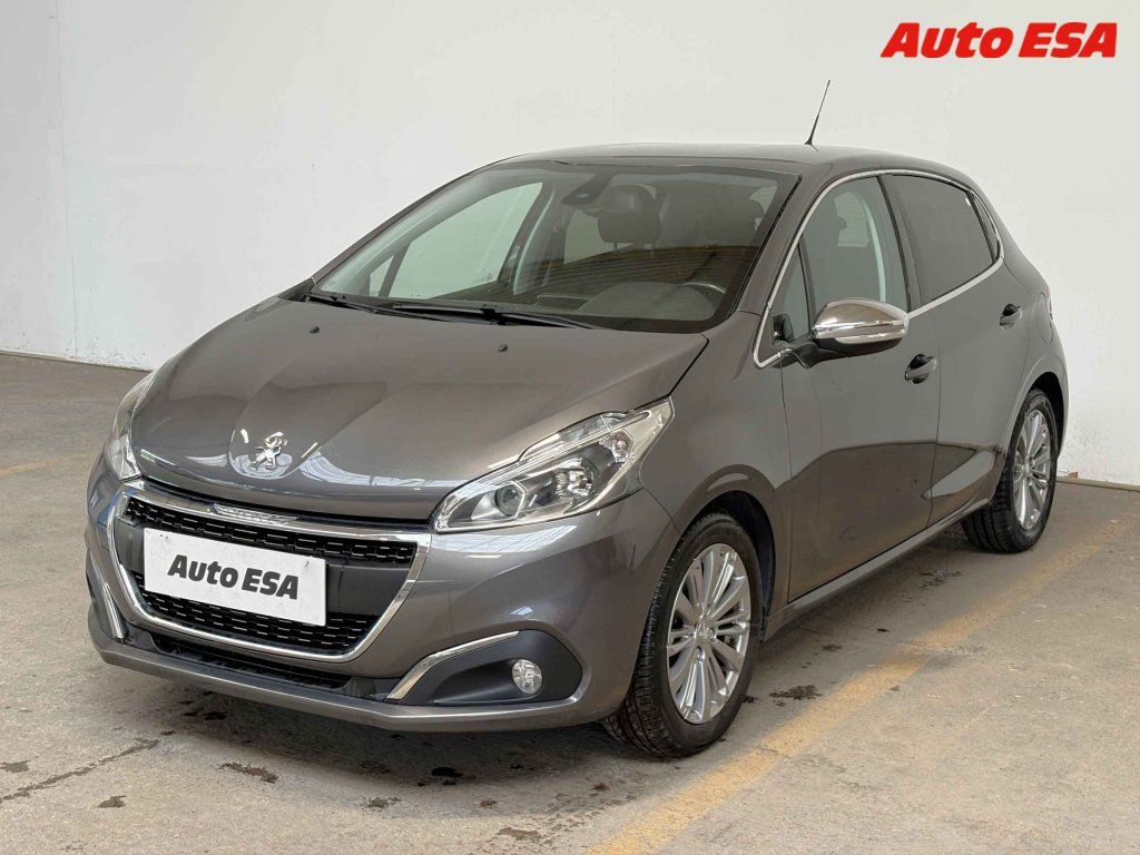 Peugeot 208, 1.2 PT,Allure,navi - fotka 3