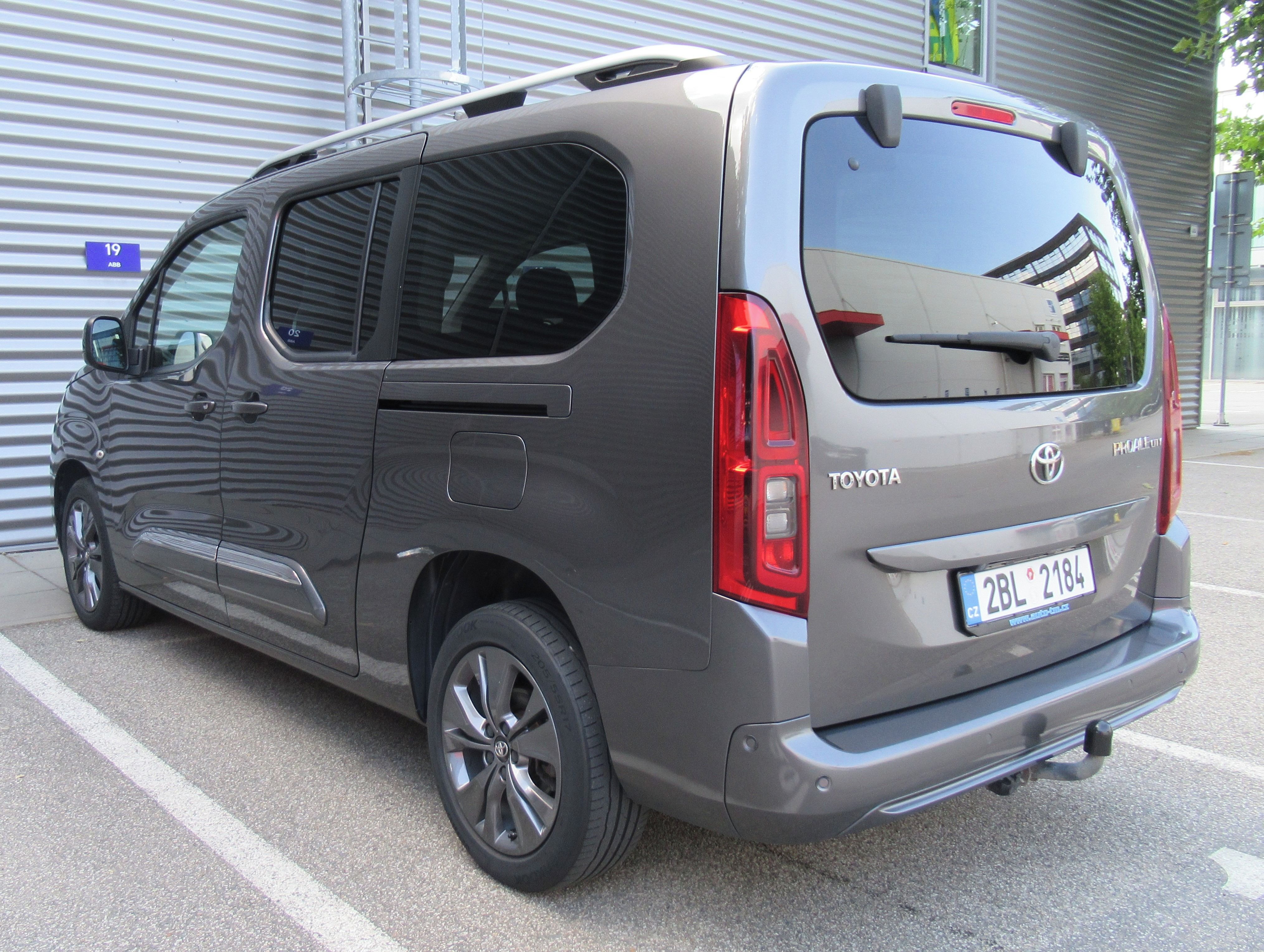 Toyota Proace City Verso, 1.5D-4D 130 L2 Family Aut.8 - fotka 4