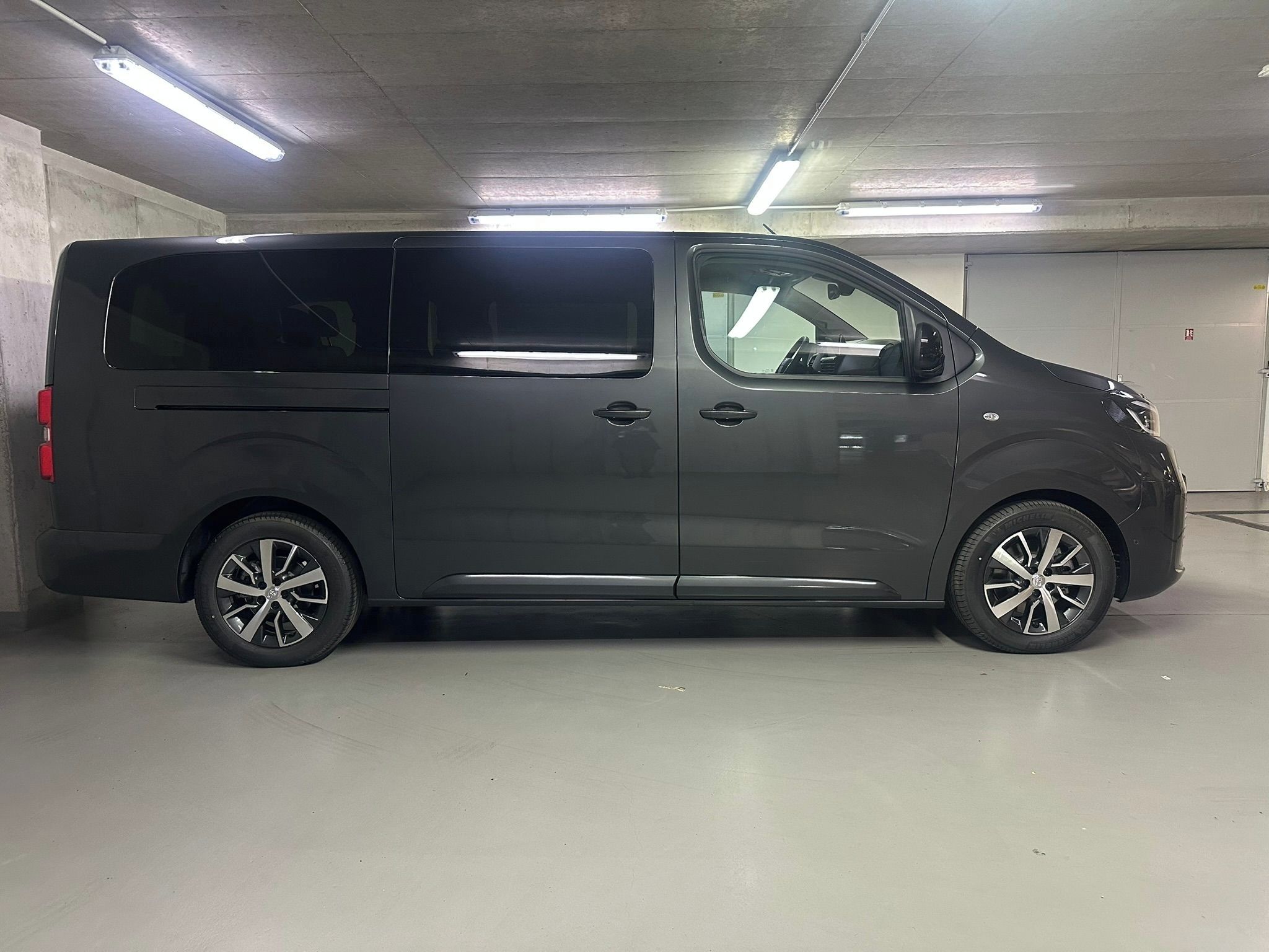 Toyota Proace Verso, 2.2 D 180k L2 Family Executive - fotka 4
