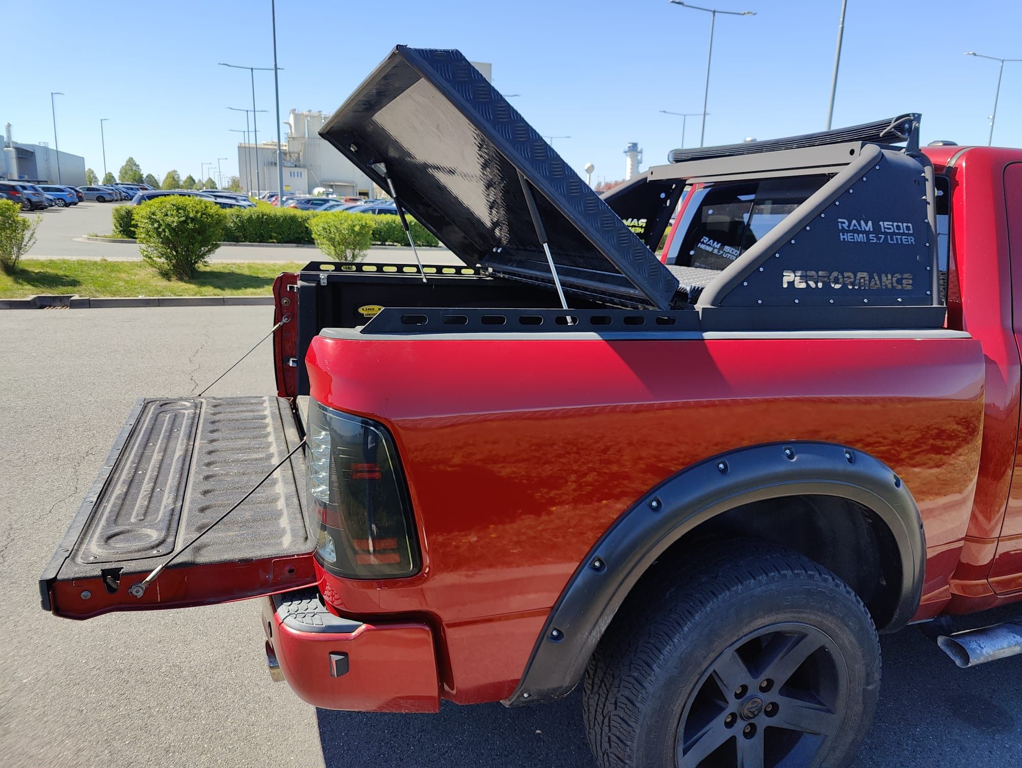 Dodge Ram 1500, 5,7L HEMI 295 kW LPG - fotka 4