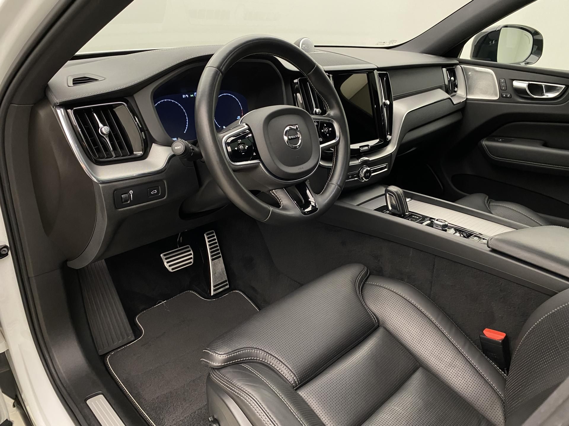 Volvo XC60, B6 AWD R-DESIGN AUT - fotka 4