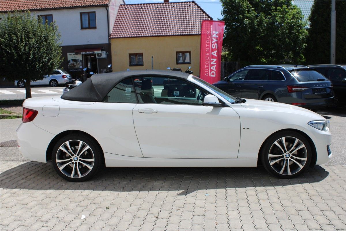 BMW Řada 2, 2,0 220i 135KW CABRIO TOP STAV - fotka 3