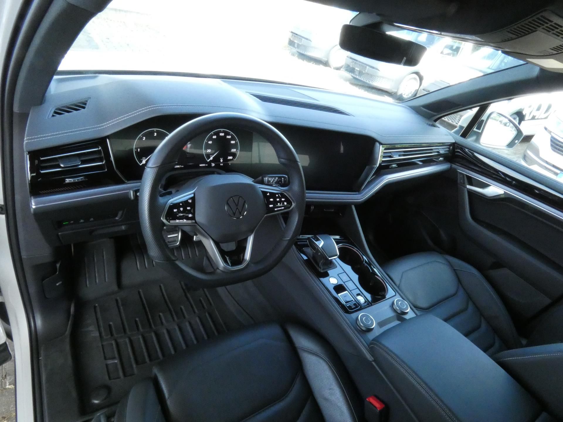 Volkswagen Touareg, R-Line 3.0 TDI - NEZ.TOPENÍ - fotka 5