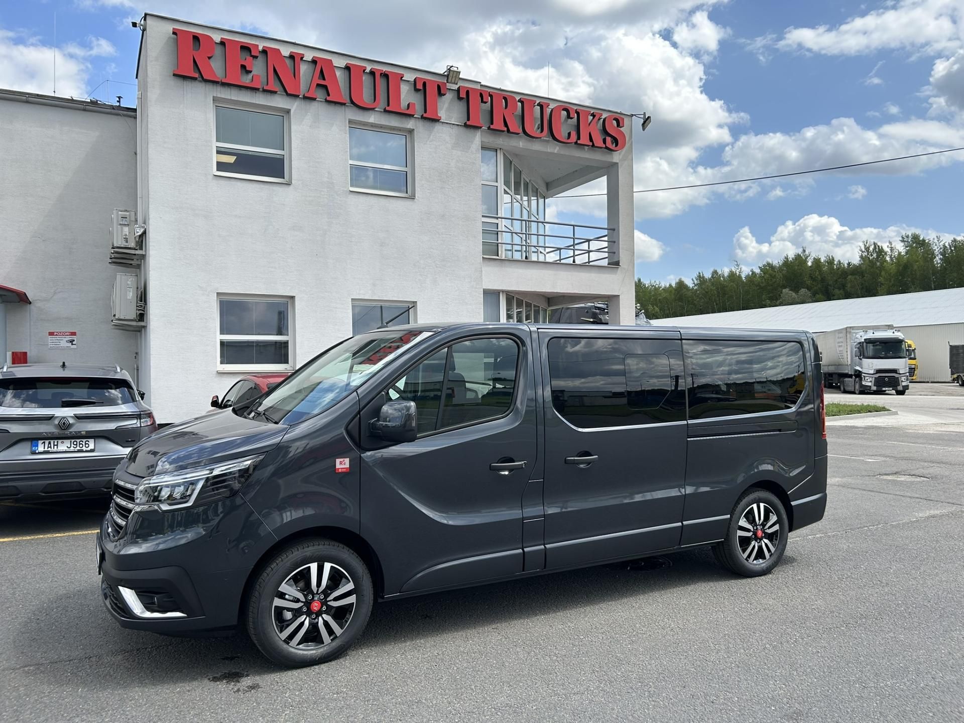 Renault Trafic, COMBI L2H1 170k AT9 RED 8 MÍST - fotka 2