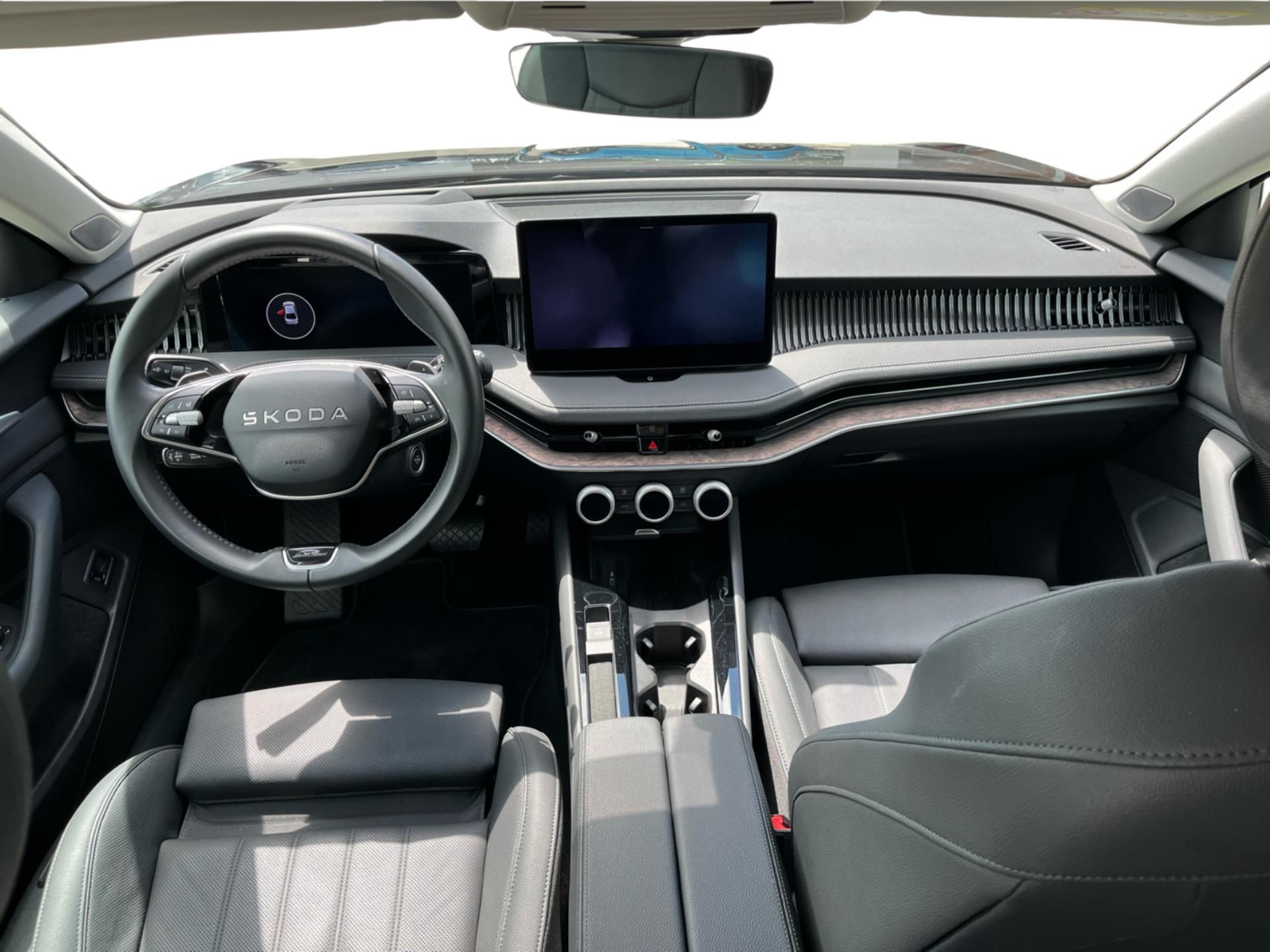Škoda Superb, 2.0TDi 110kW L&K DSG - fotka 5