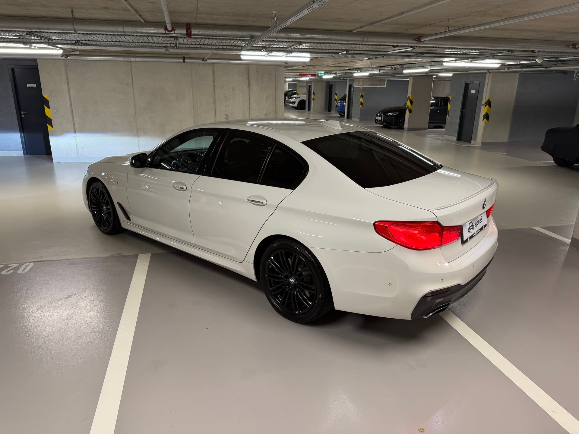 BMW Řada 5, 540i xDrive/M-paket/ČR/servis - fotka 5