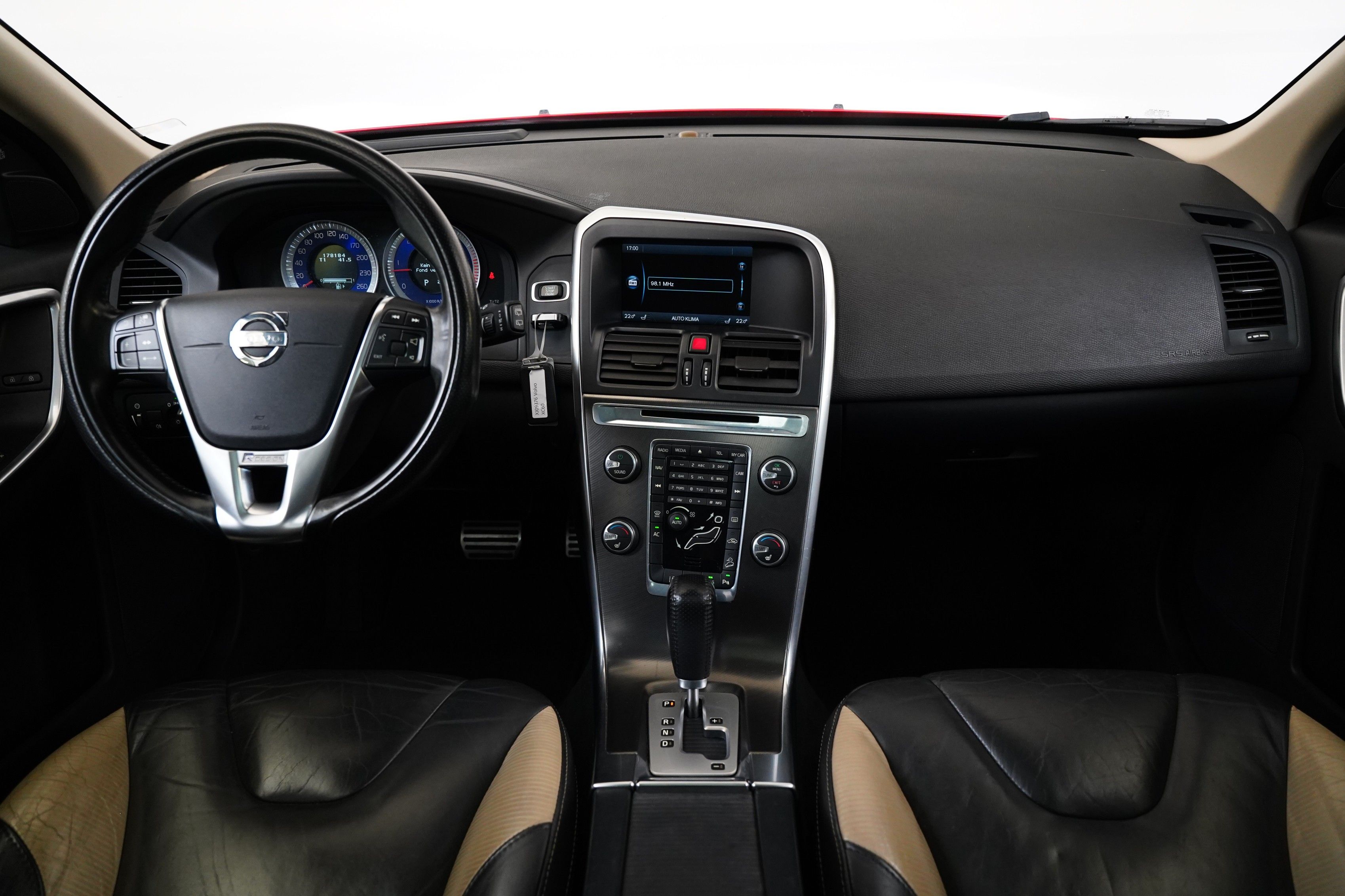 Volvo XC60, 2.4 D3 120 kW AWD R-Design - fotka 5