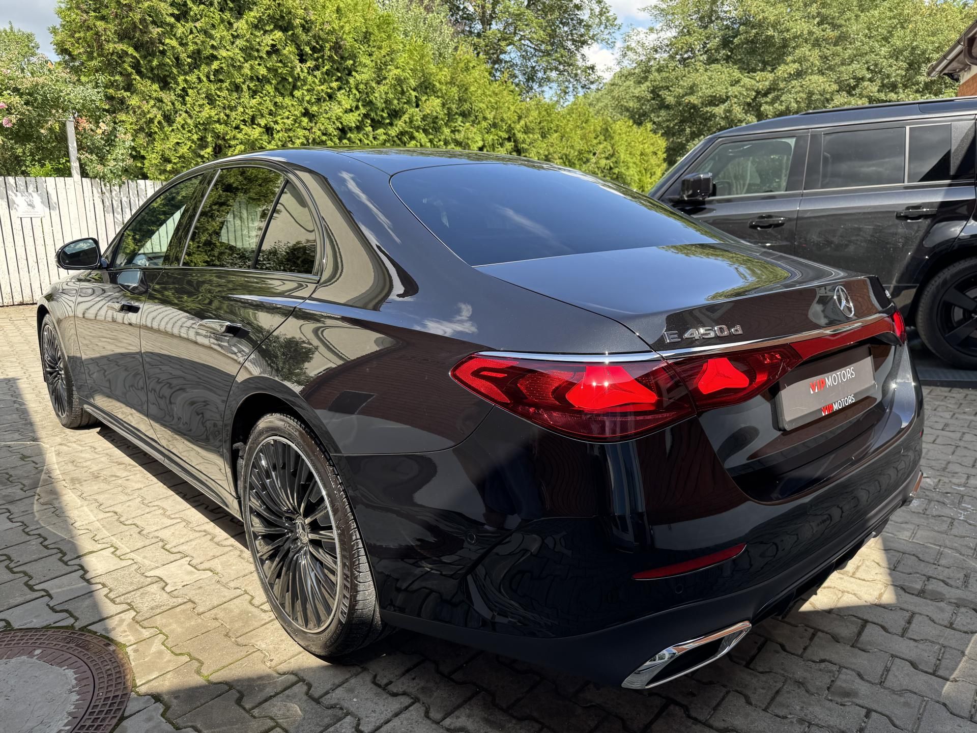 Mercedes-Benz Třídy E, E450d-4M-AMG-NEZ.T-3D-R20-ČR - fotka 4