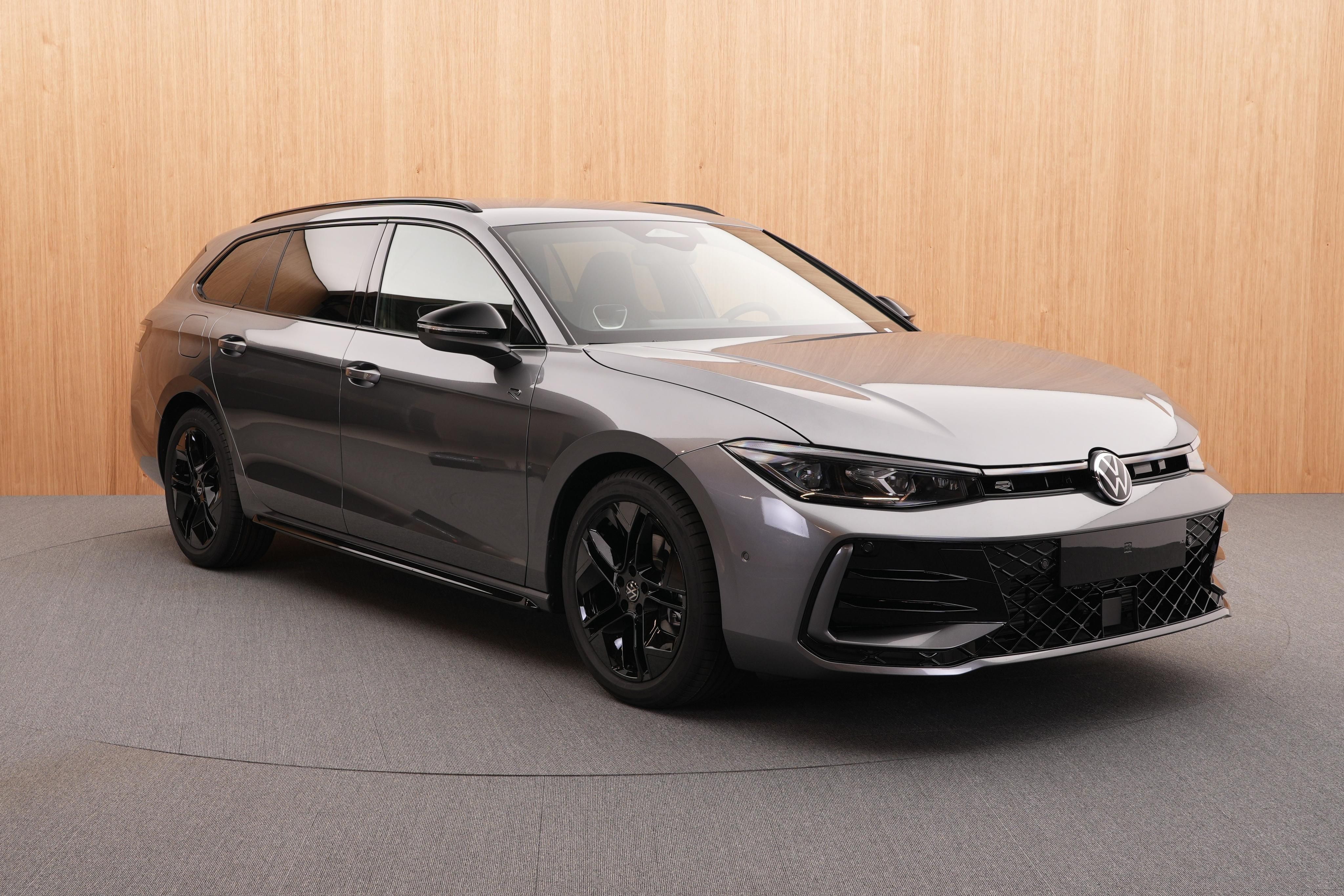 Volkswagen Passat, R-Line 2.0 TDI DSG - fotka 6