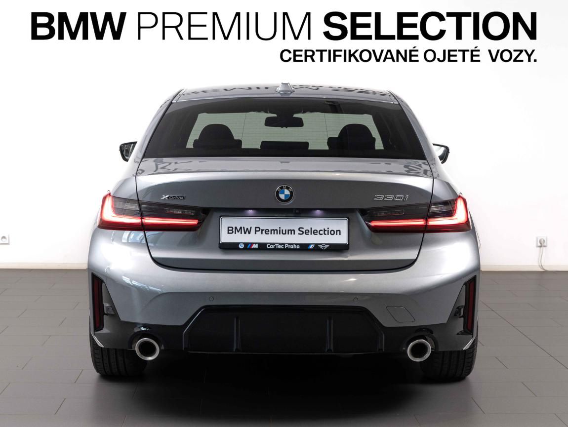 BMW Řada 3, 330i xDrive - fotka 4