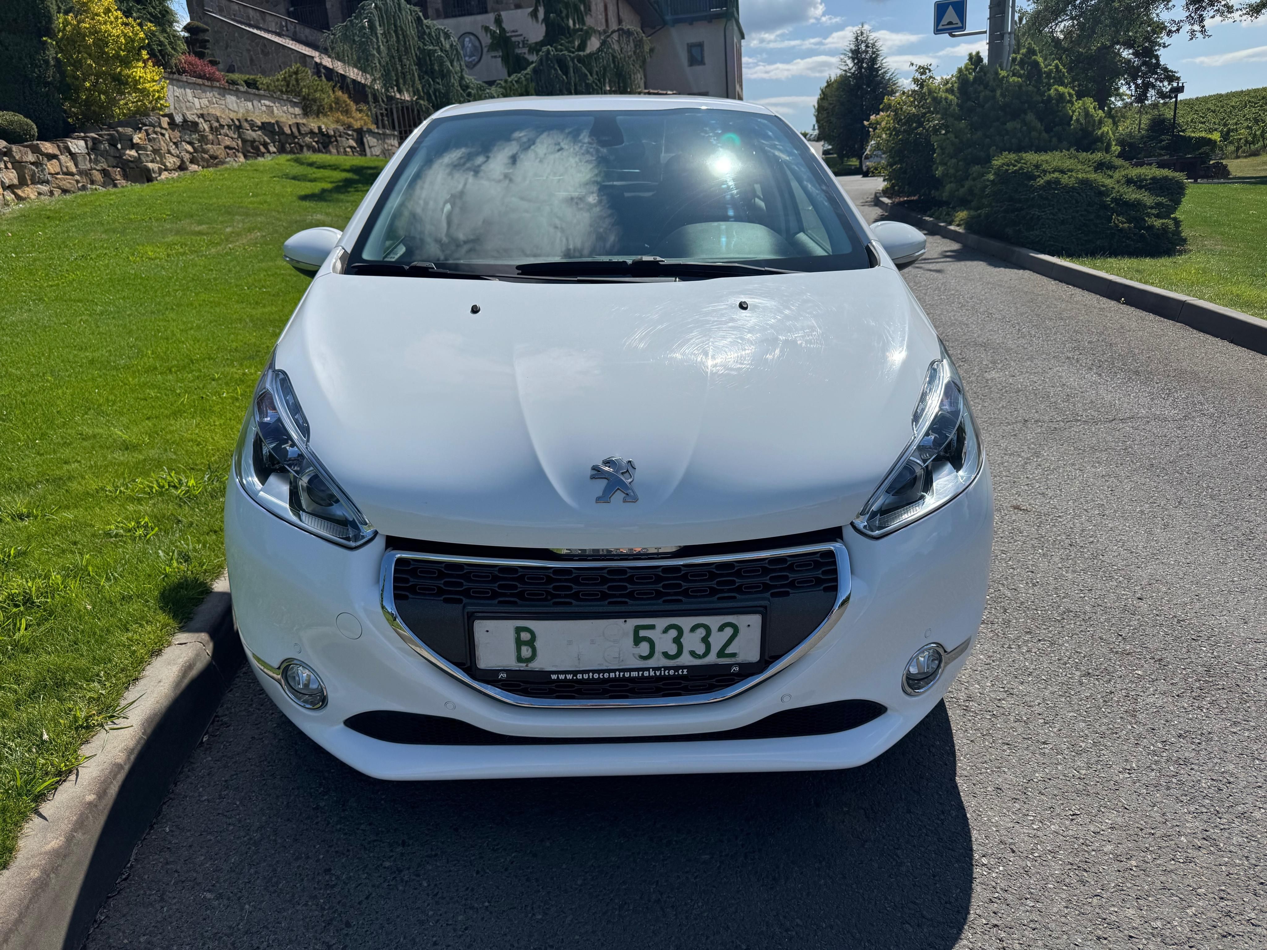 Peugeot 208, 1.4 i 70Kw NAV - fotka 2
