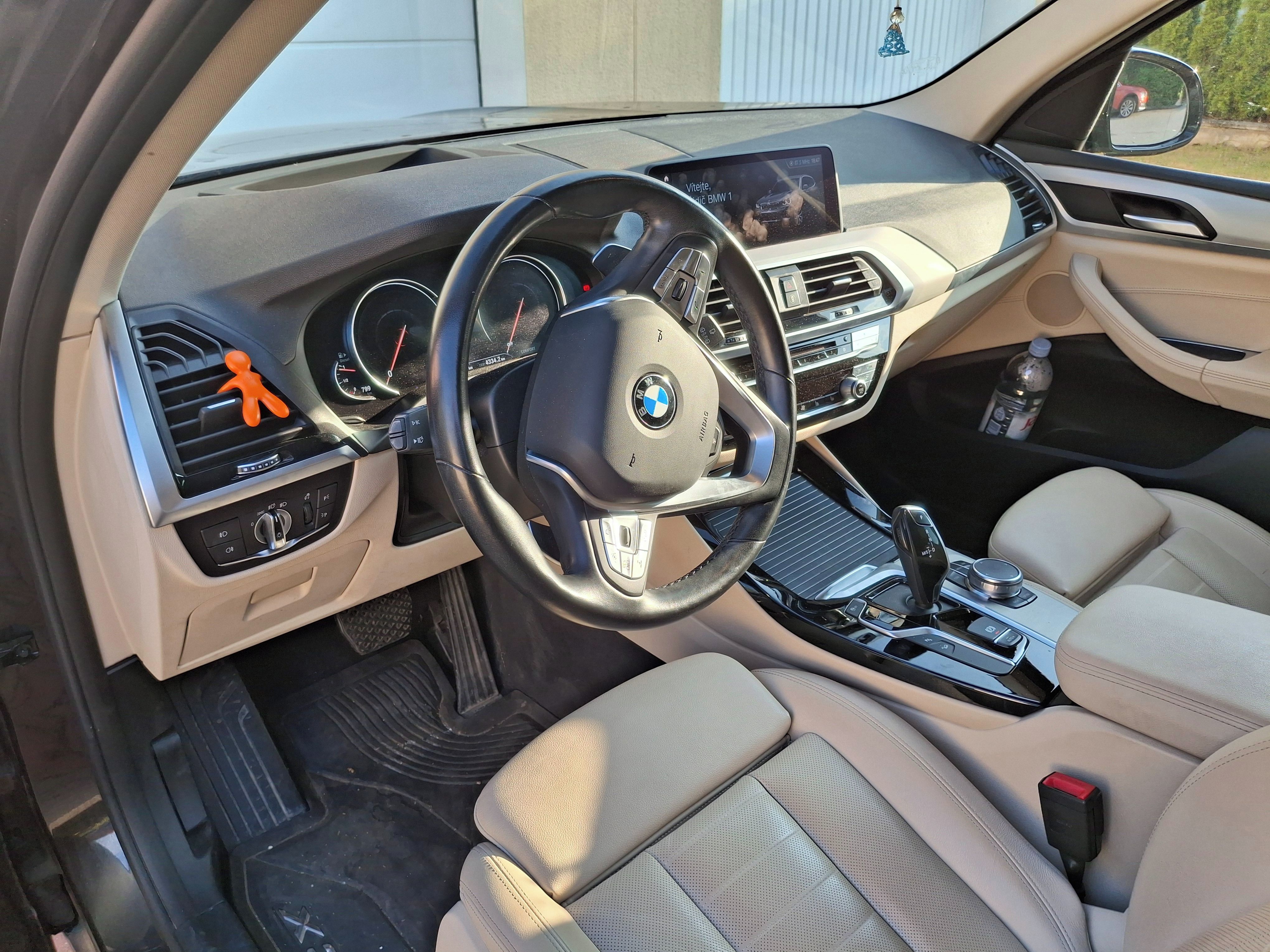 BMW X3, 1.majitel, Head display, koule