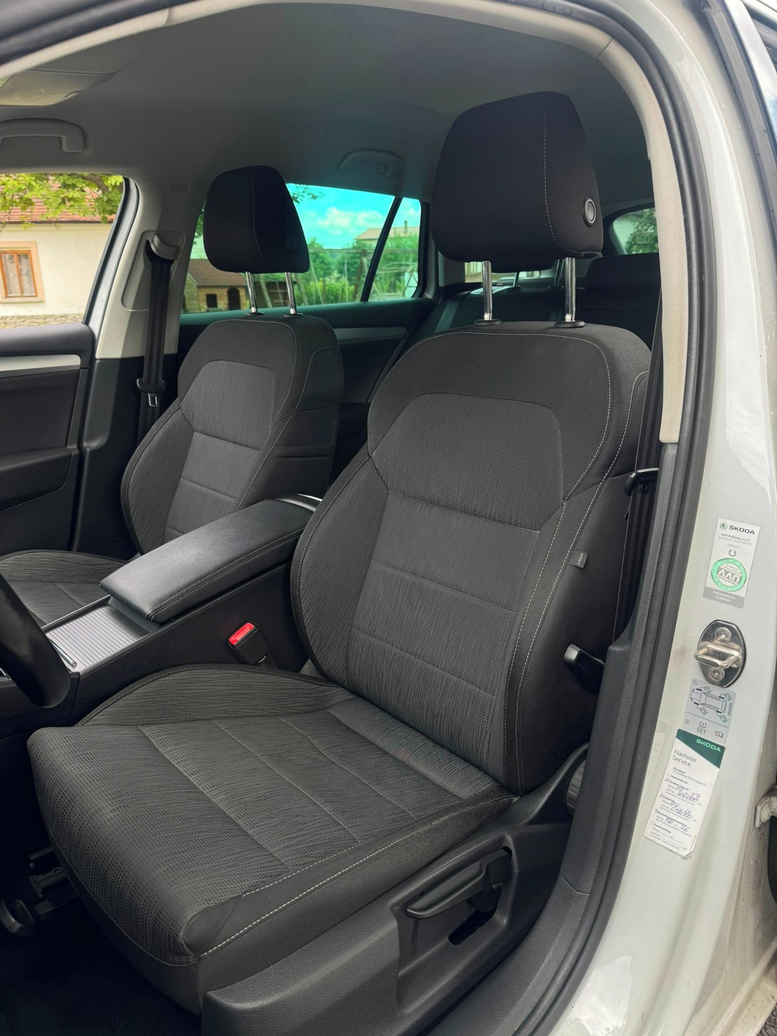 Škoda Superb, 2.0tdi DSG, 1.majitel, DPH - fotka 4