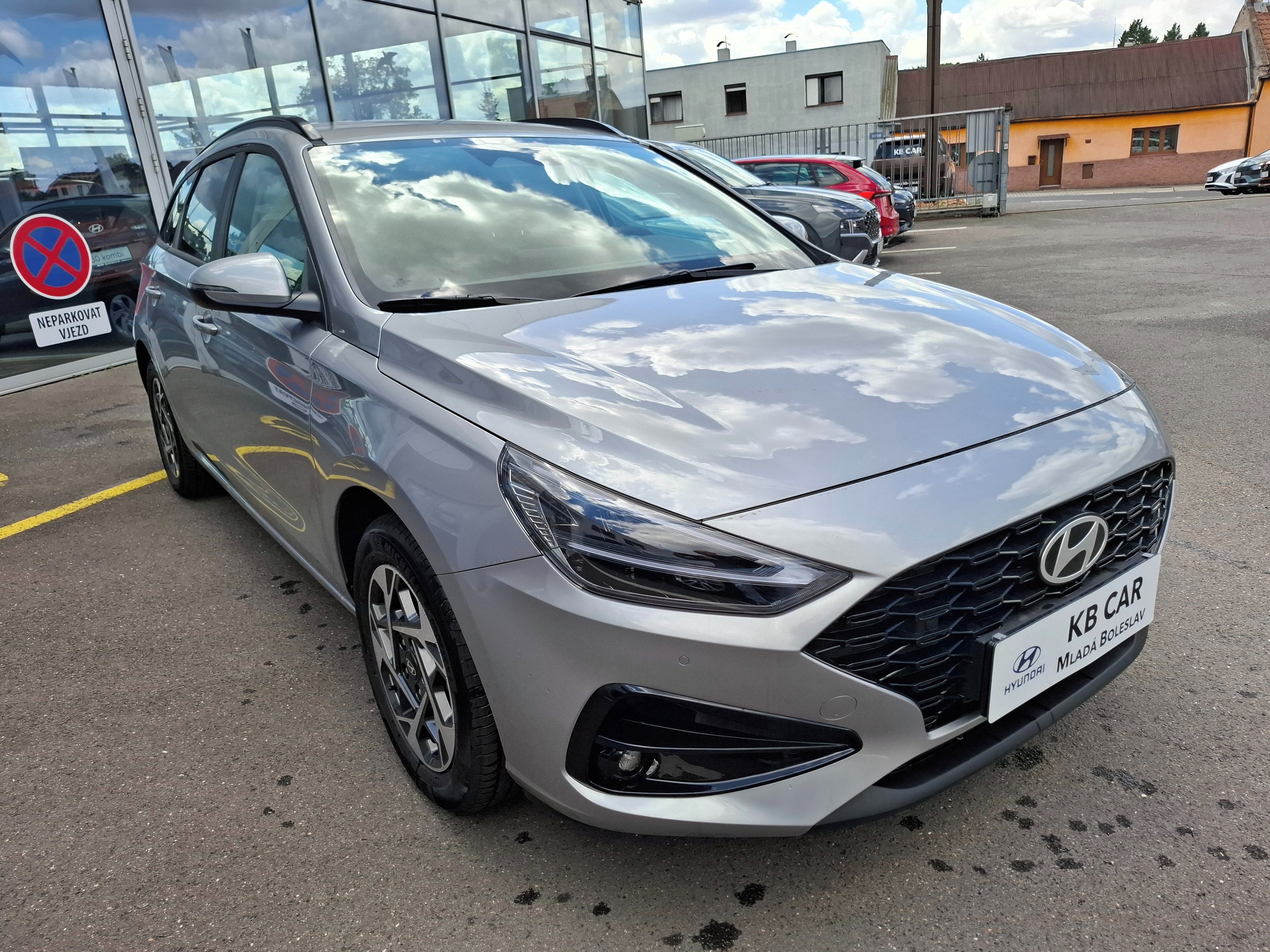 Hyundai i30, 1,0TGDI 85kW GO CZECH FWDT MT - fotka 2
