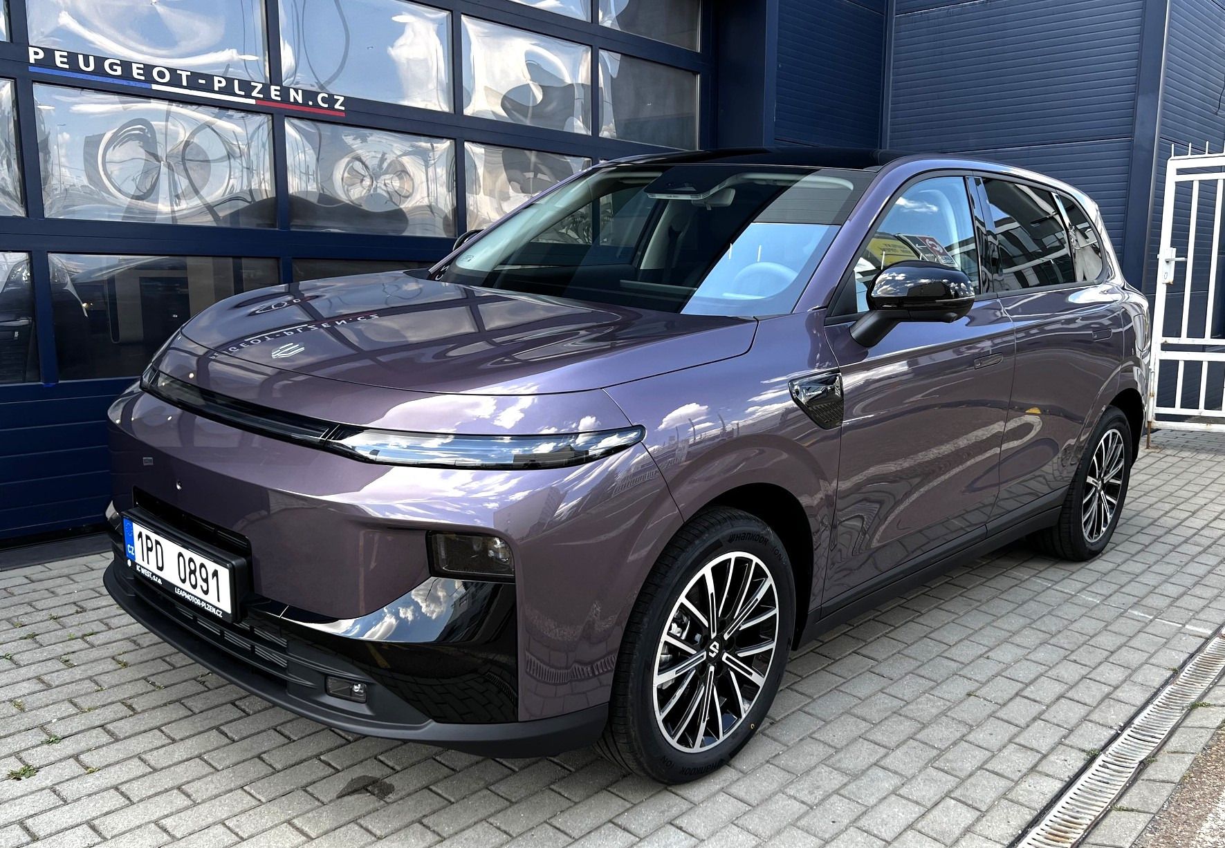 Leapmotor B10, Design Hybrid EV