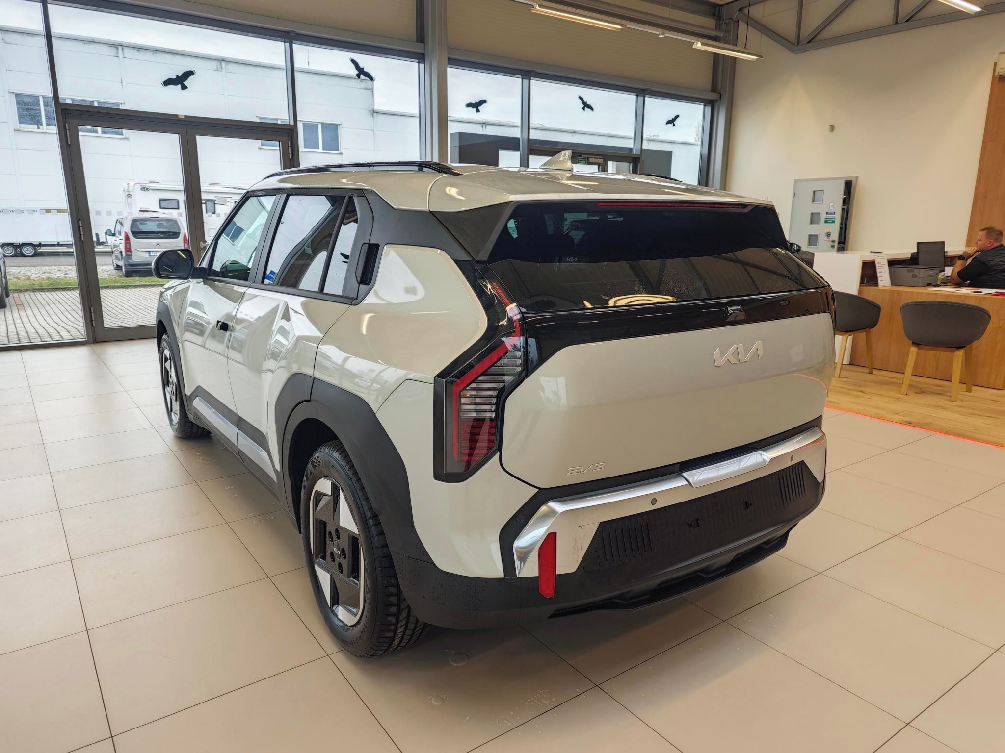 Kia EV3, EV3 4x2 EARTH 150 KW + 81,4 - fotka 6