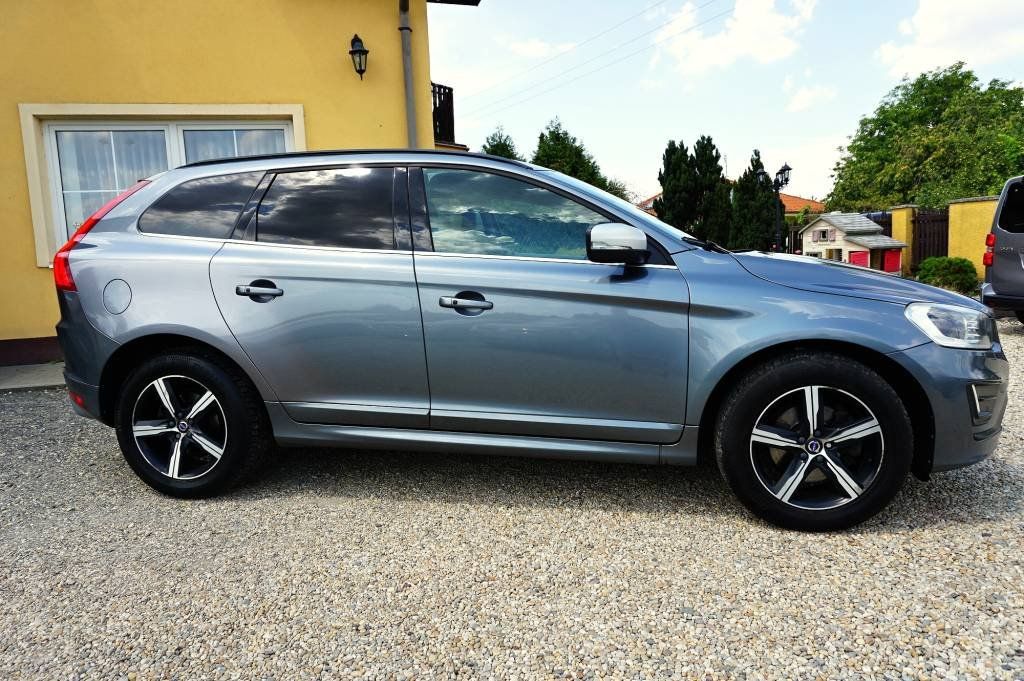 Volvo XC60, R-DESING 2,4 D4 140 kW - fotka 2