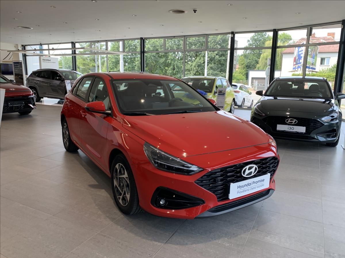 Hyundai i30, 1,5 i 70kW MT Comfort alu 16" - fotka 3