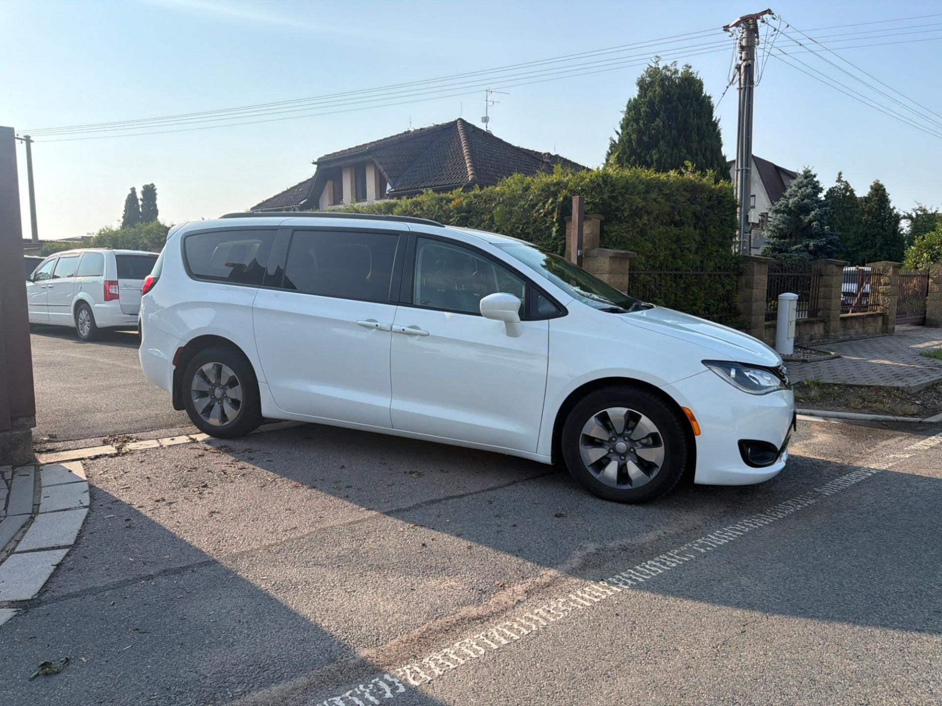 Chrysler Pacifica, 3,6 L DVD Hybrid Plug In 2018 - fotka 2
