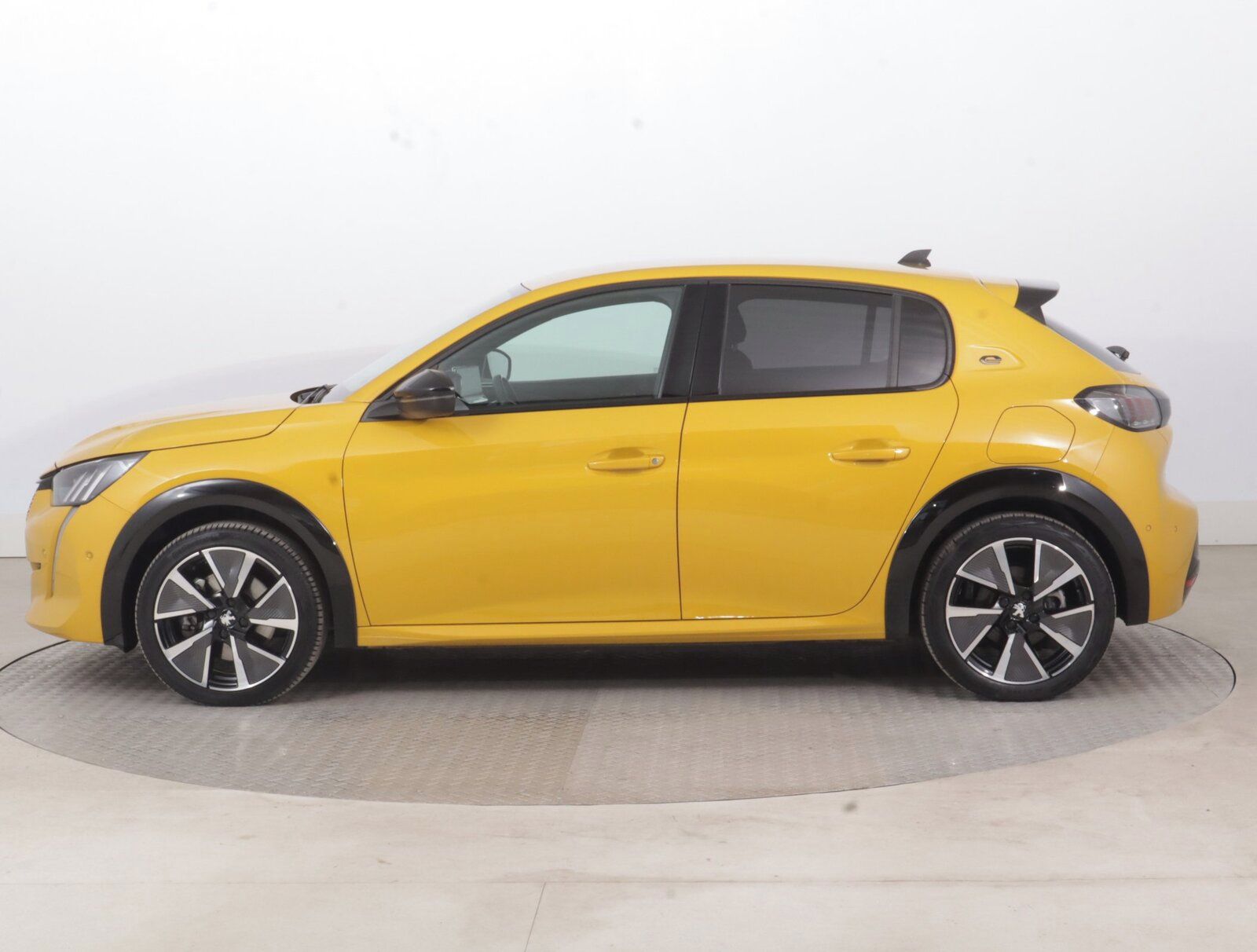 Peugeot 208, 50 kWh, SoH 87%, Automat - fotka 3