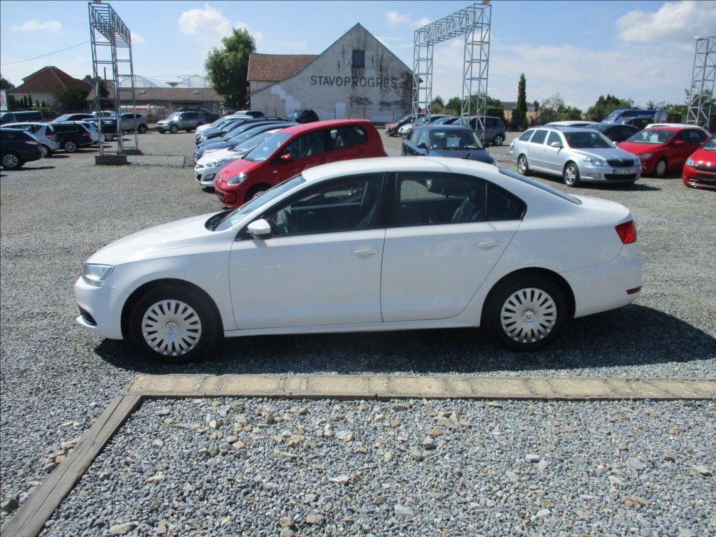 Volkswagen Jetta, 1,6 TDI,klima,servis,1.maj,CZ, - fotka 4