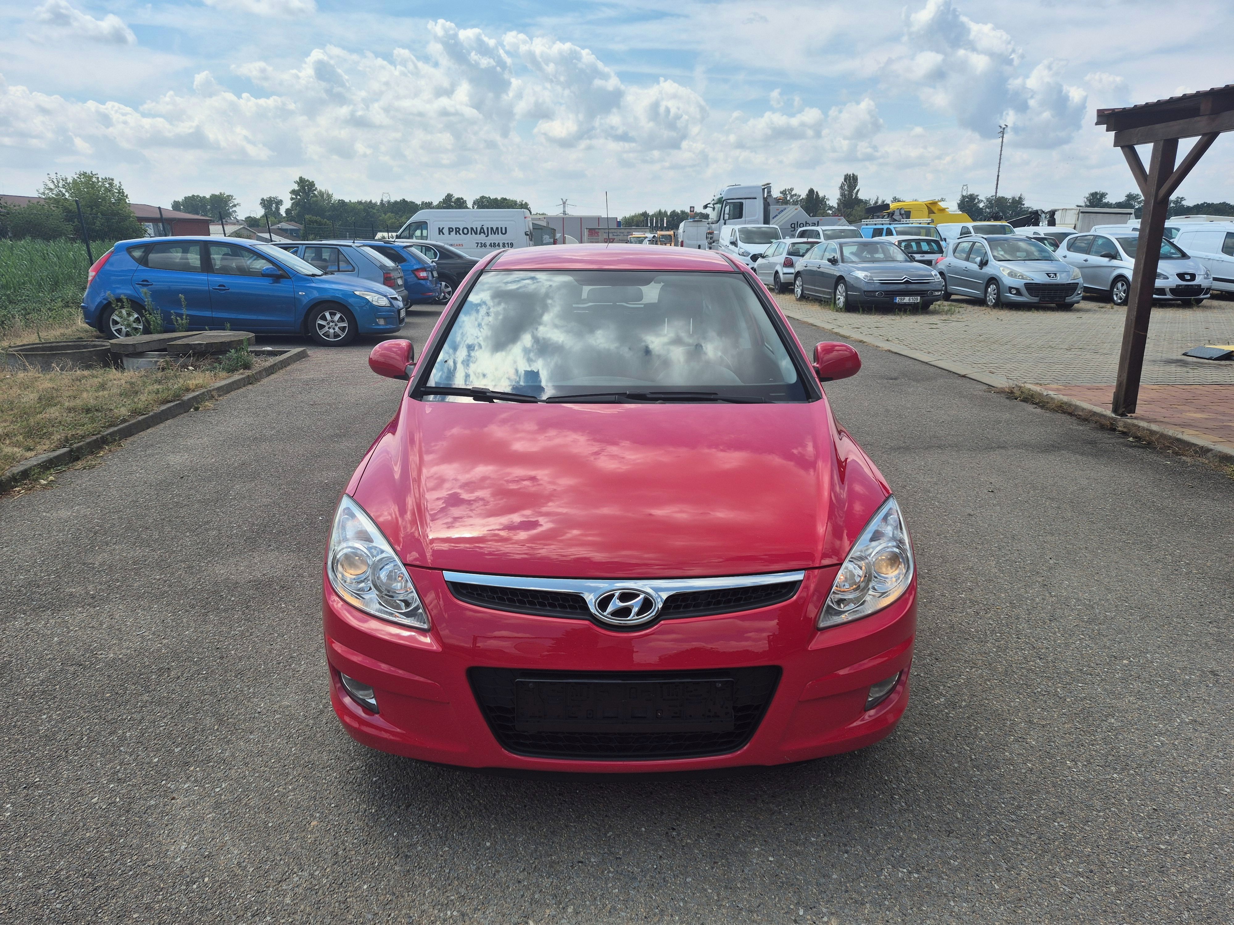 Hyundai i30, 1,6CRDI, 66kW, 1.maj, serviska - fotka 2