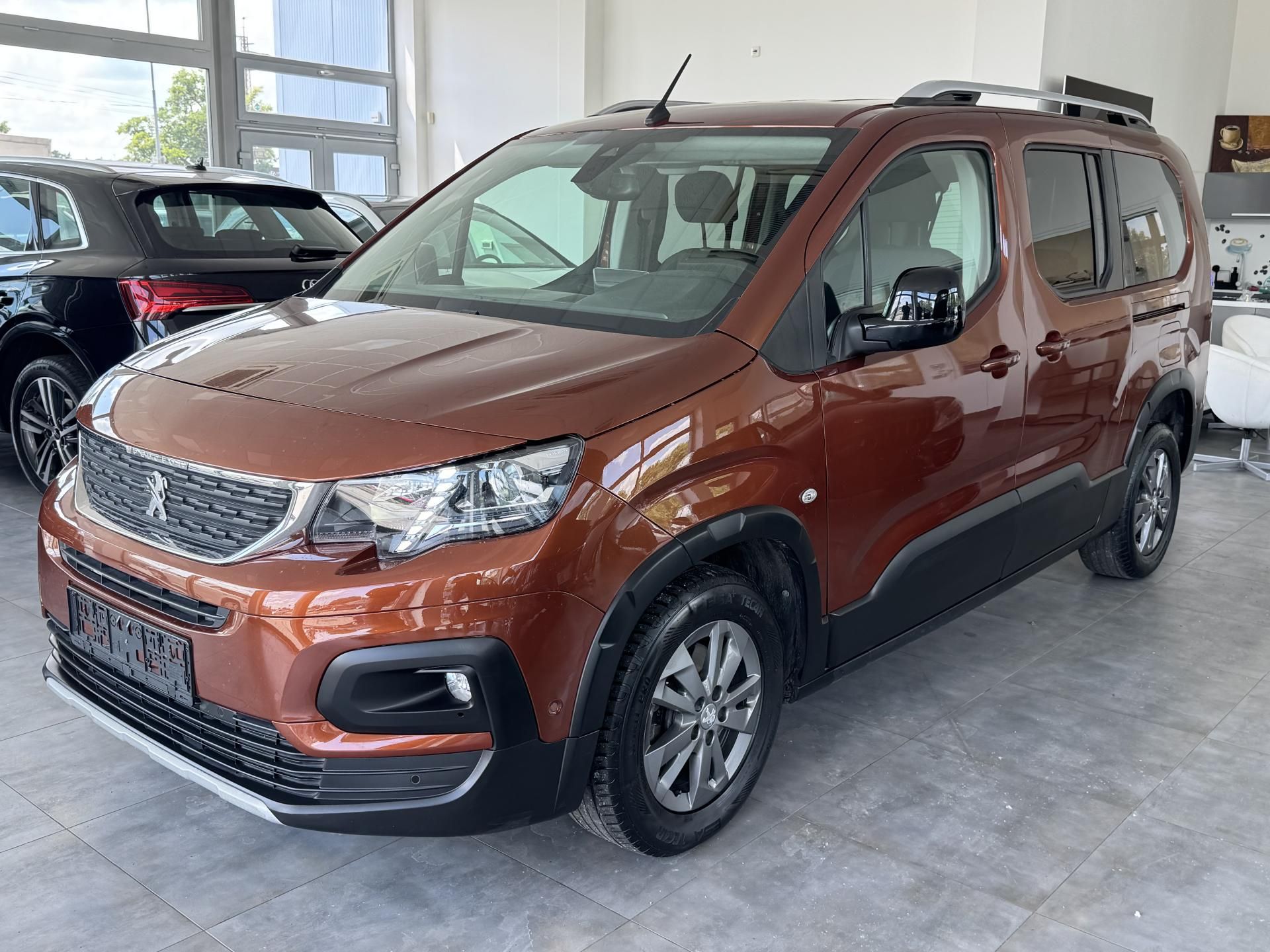 Peugeot Rifter, 1,2 Aut. Allure Pack 7.Míst L2 - fotka 3