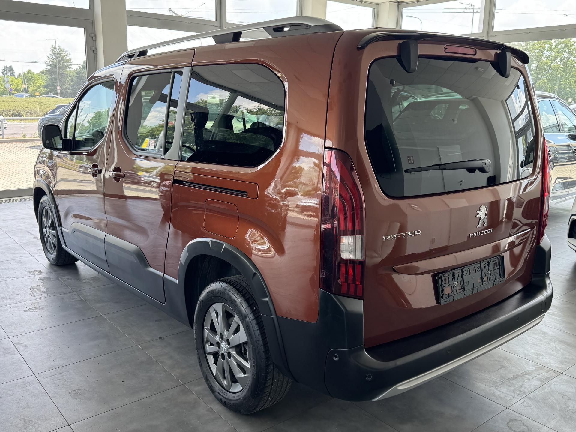 Peugeot Rifter, 1,2 Aut. Allure Pack 7.Míst L2 - fotka 5