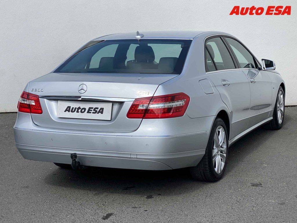 Mercedes-Benz Třídy E, 2.1 D - fotka 4