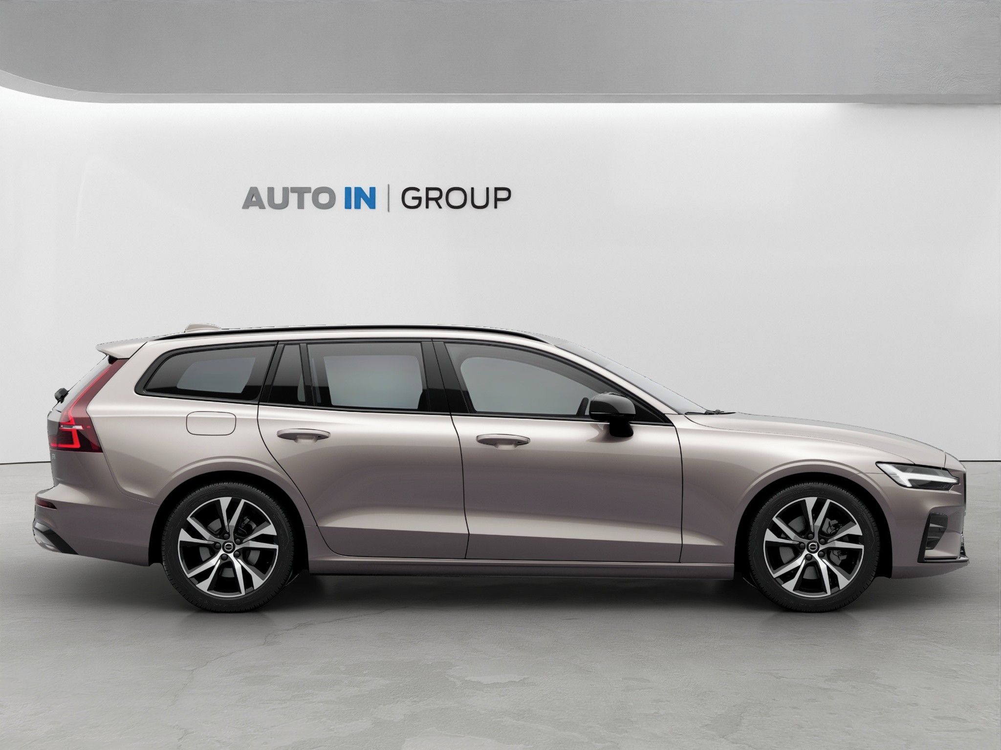 Volvo V60, Plus Dark,A/T,145kW,BLIS,kůže - fotka 6
