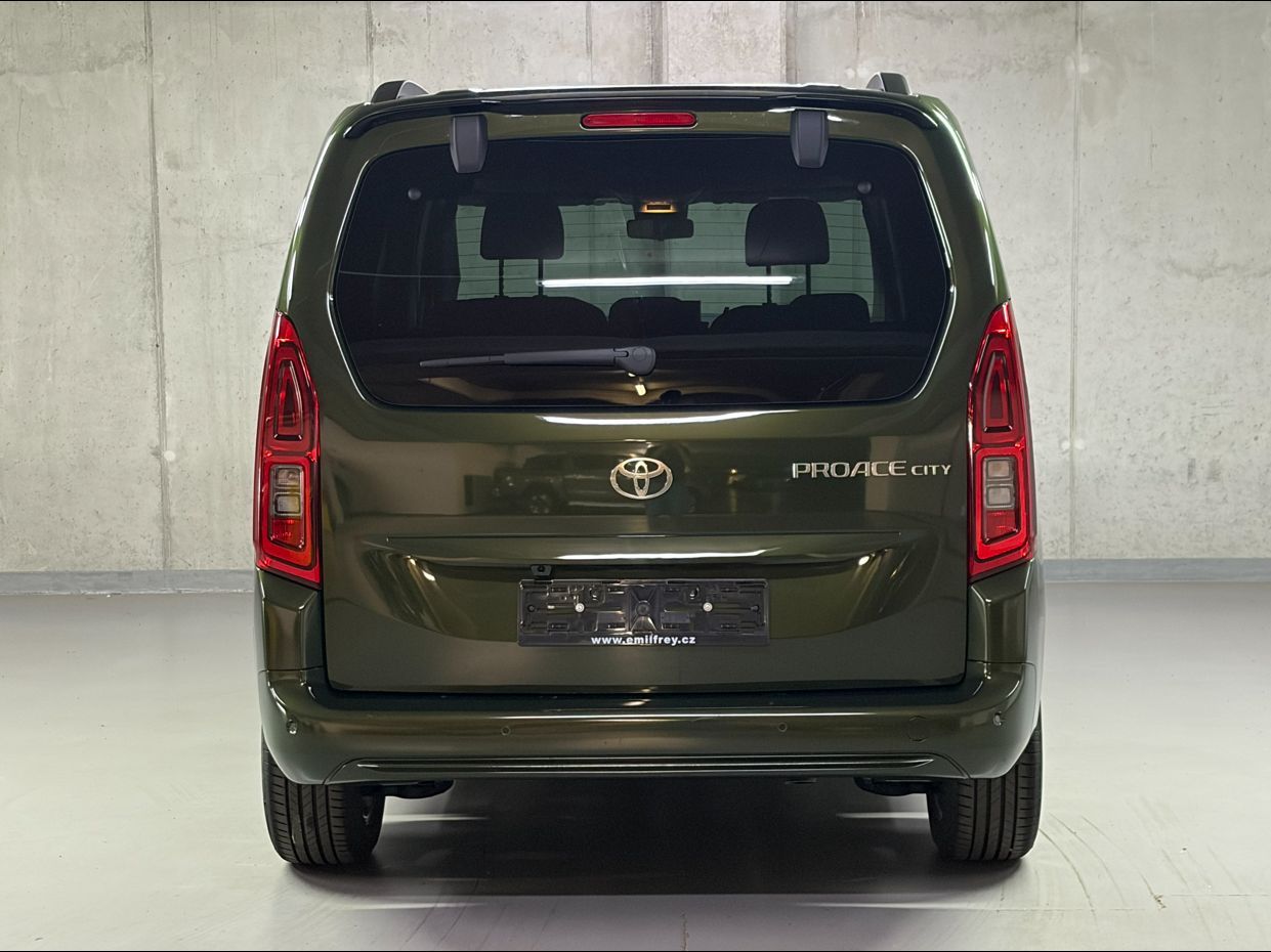 Toyota Proace City Verso, 1.2,Short,81kW,Family - fotka 6
