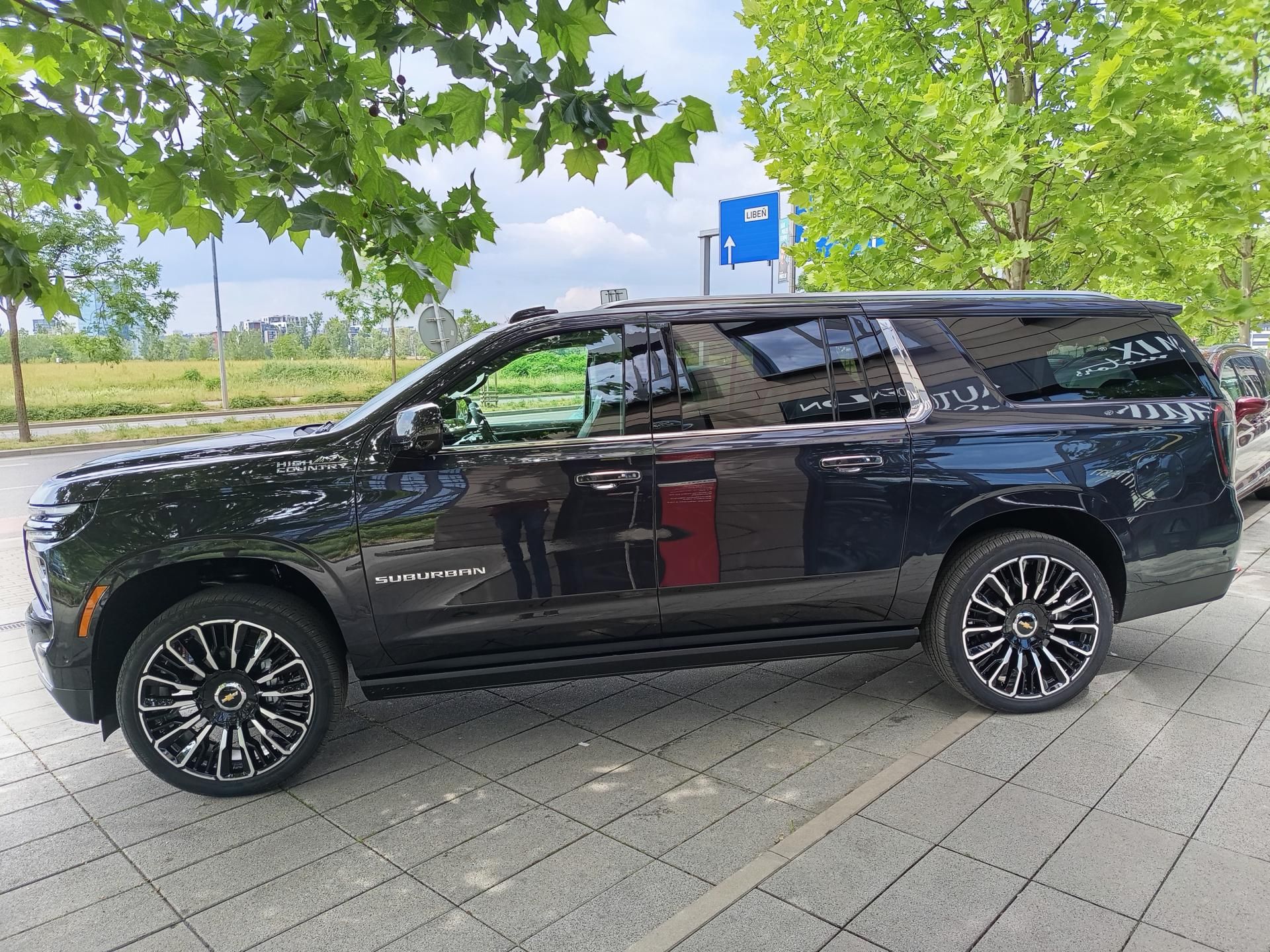 Chevrolet Suburban, High Country 2026,AWD,kola 24" - fotka 6