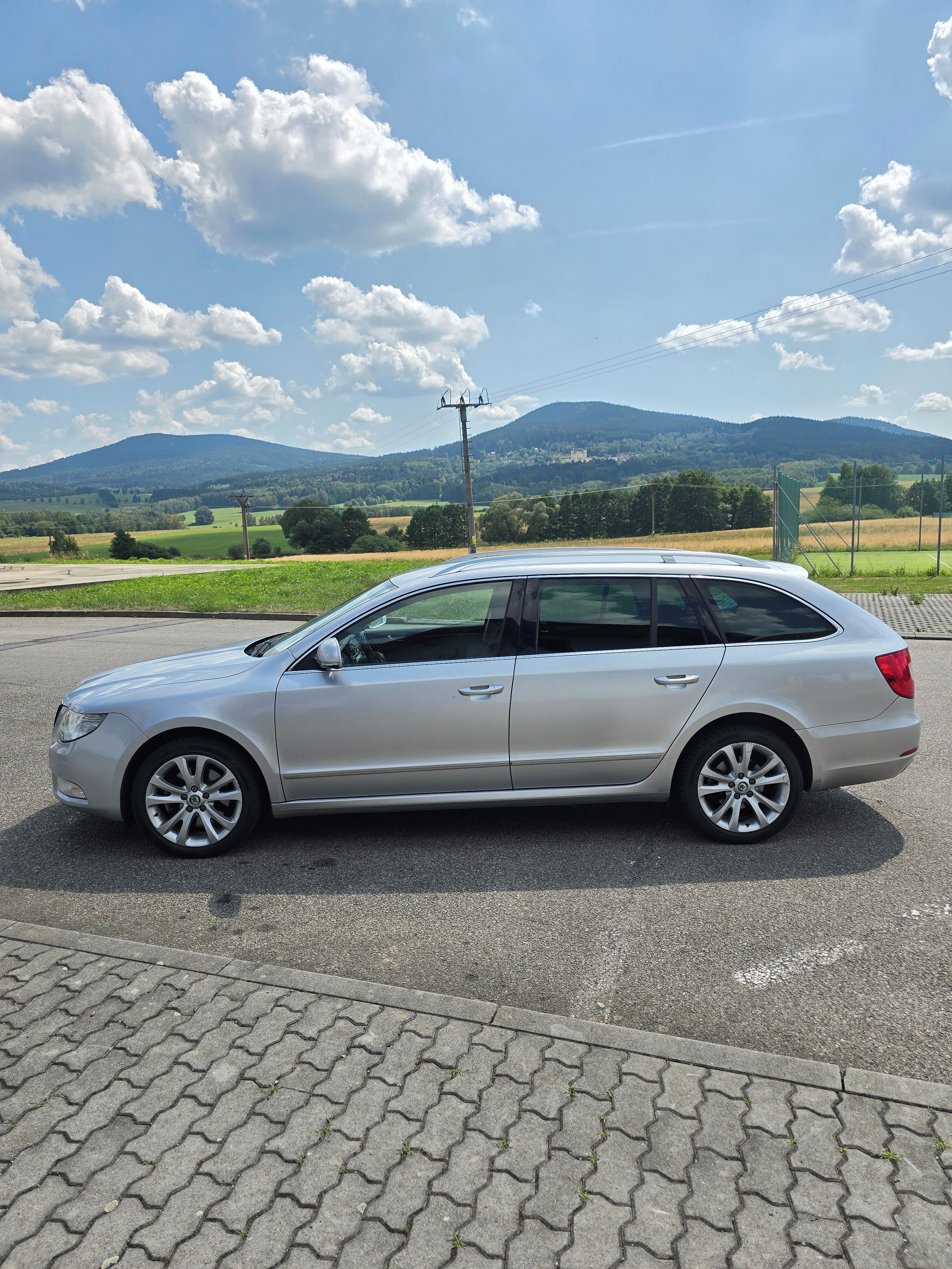 Škoda Superb, Combi 2.0 TDI 4X4 Elegance DSG - fotka 4
