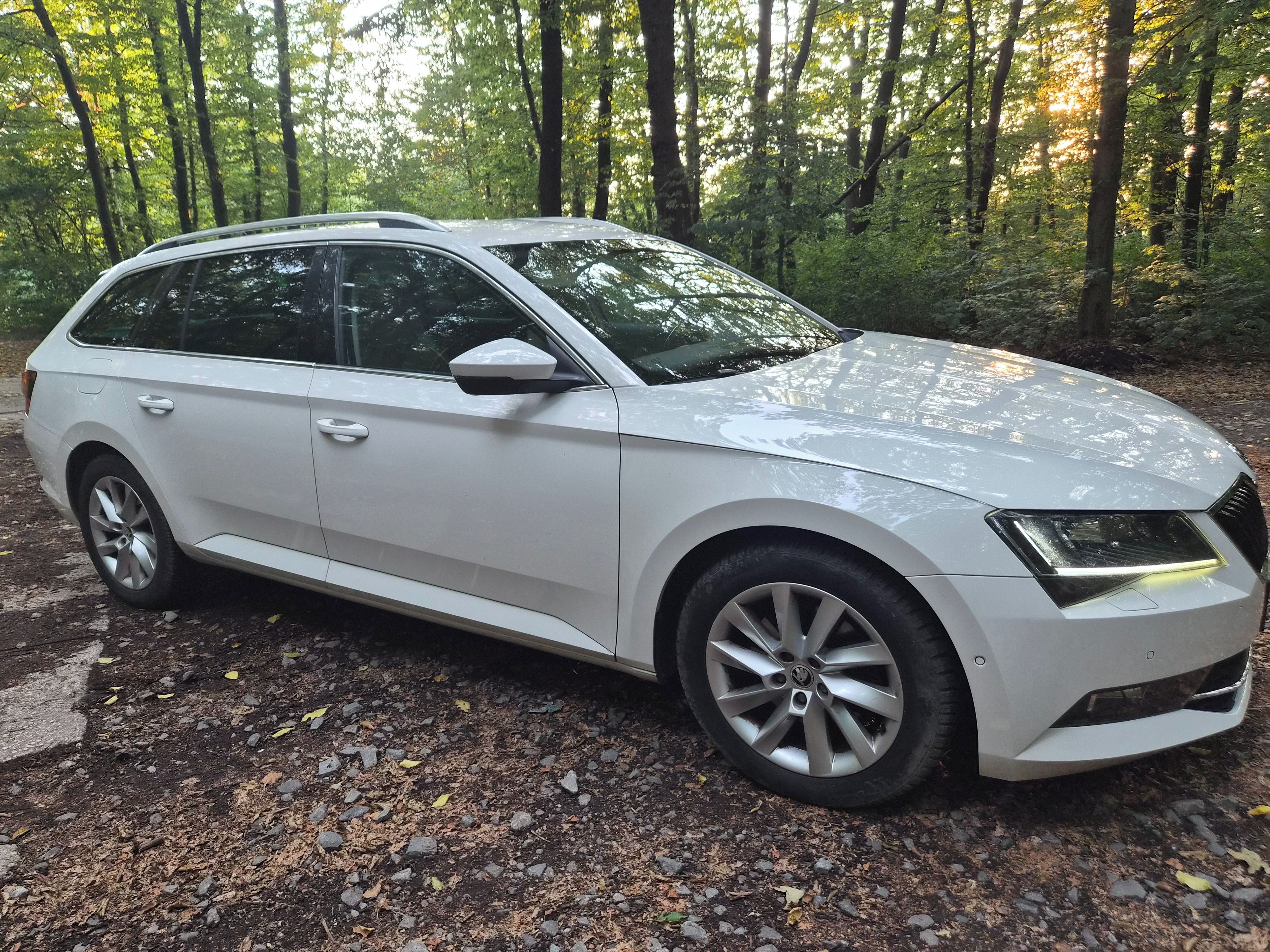 Škoda Superb, 4x4 Combi 110kw,kamera,navi. - fotka 3