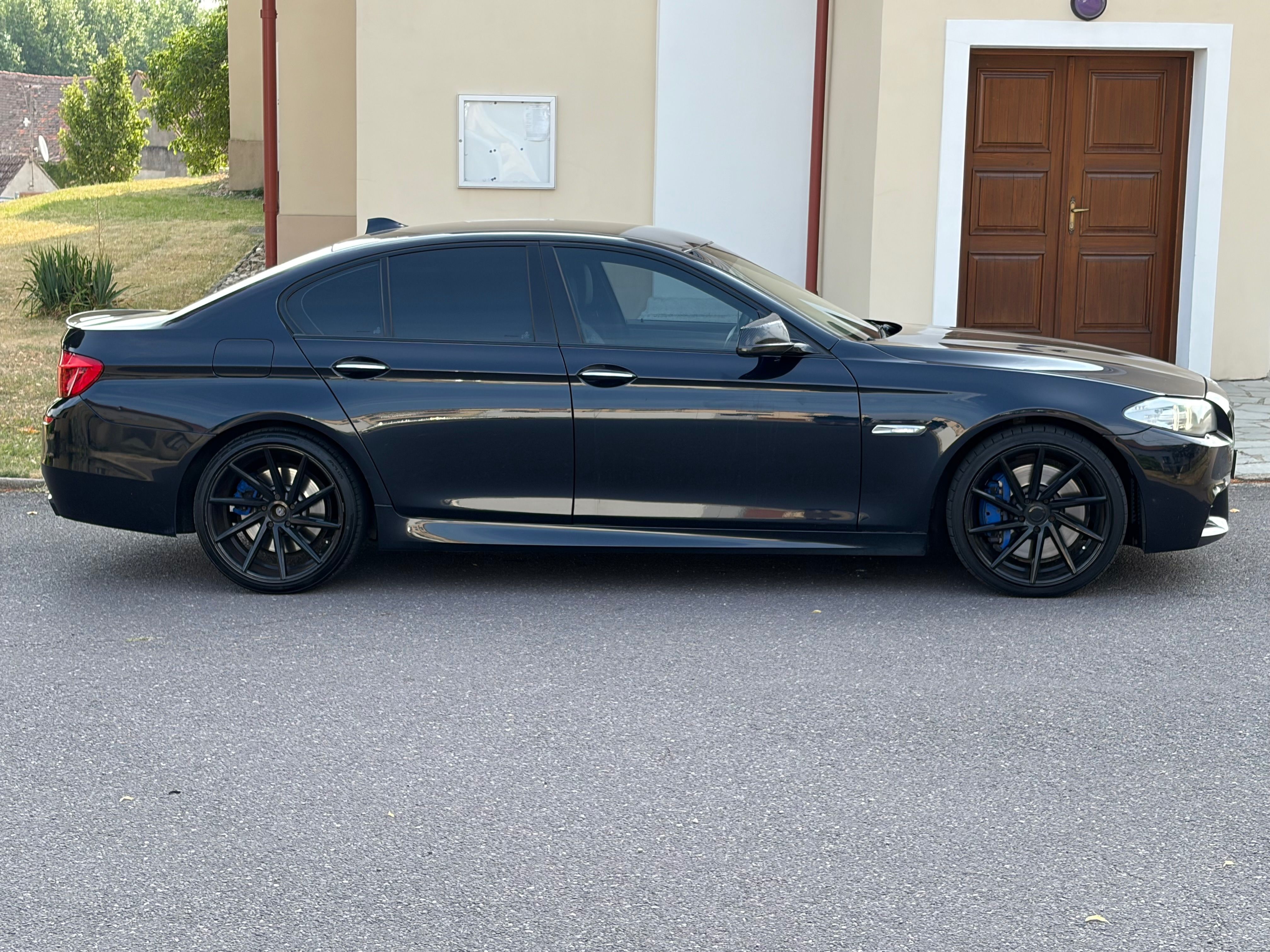 BMW Řada 5, M550d xDRIVE/ČR/ - fotka 4